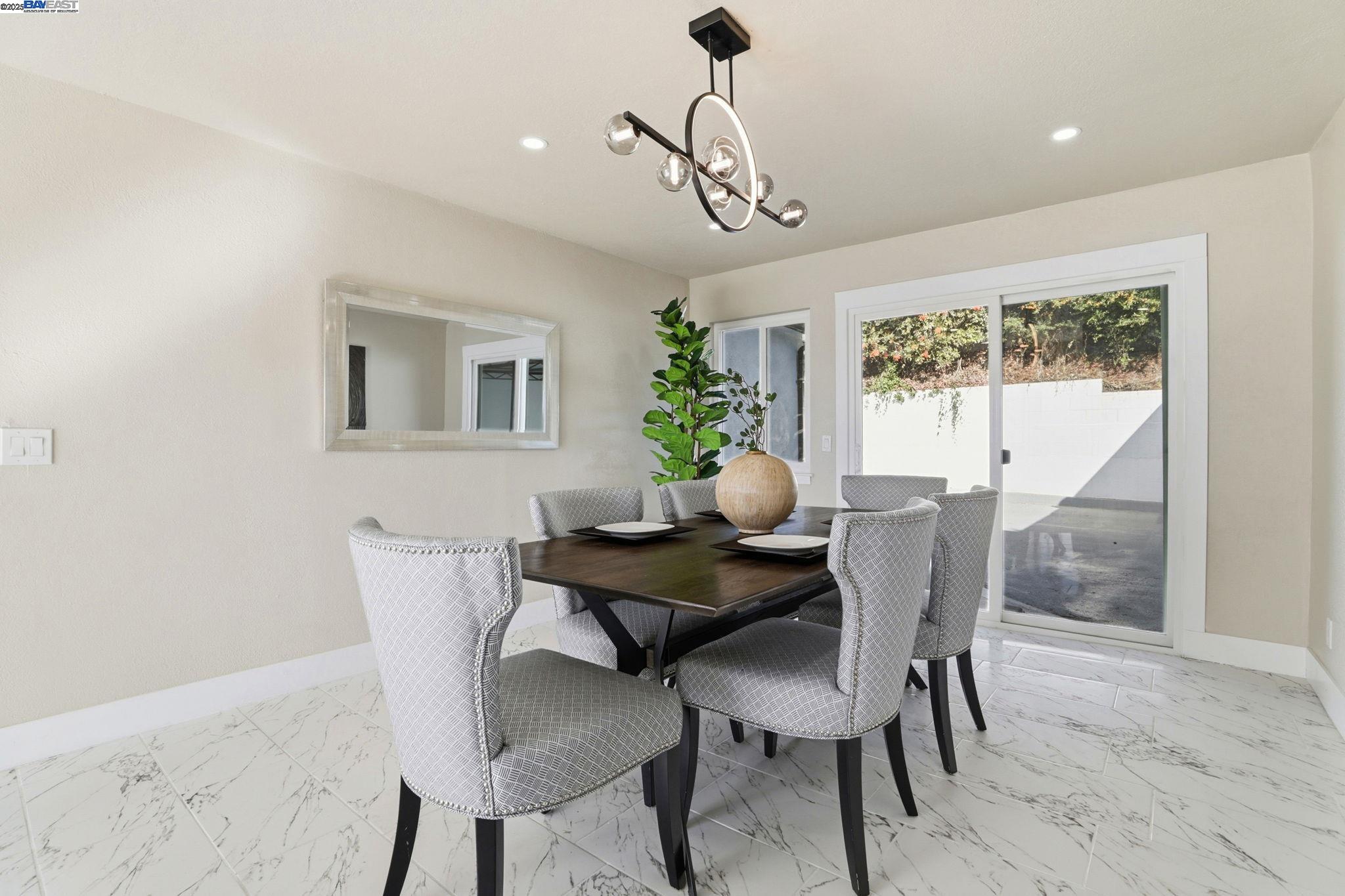 Detail Gallery Image 14 of 54 For 10745 Ridgeview Way, San Jose,  CA 95127 - 4 Beds | 4/1 Baths