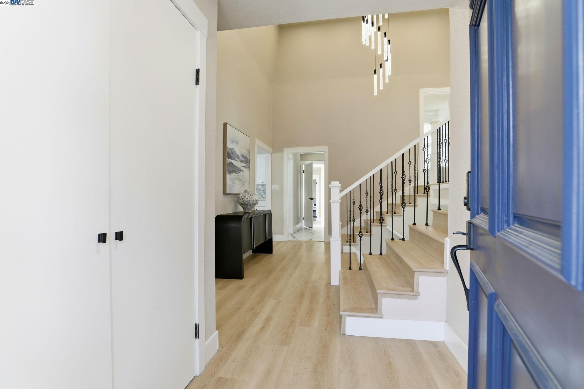 Detail Gallery Image 4 of 54 For 10745 Ridgeview Way, San Jose,  CA 95127 - 4 Beds | 4/1 Baths