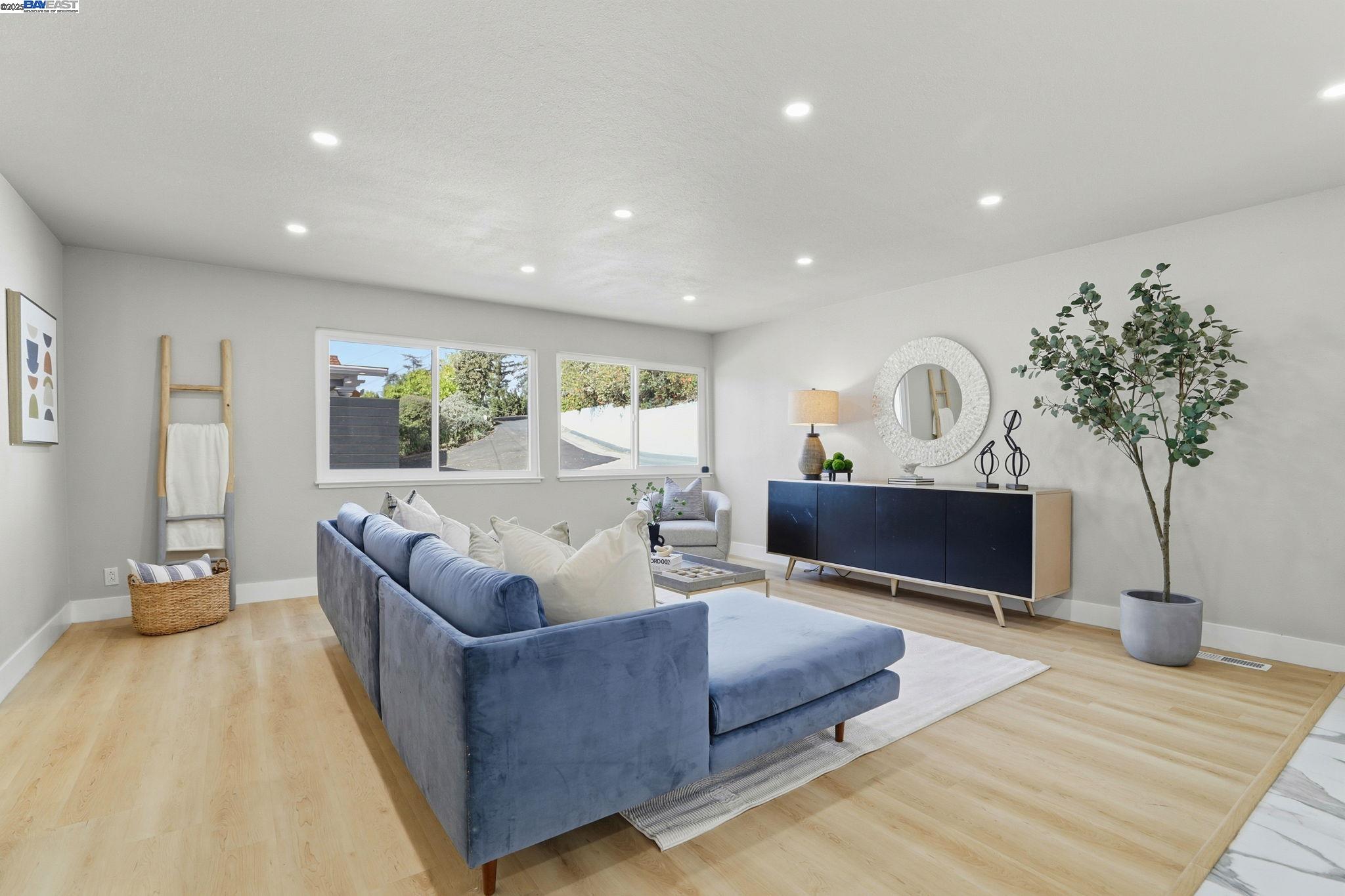 Detail Gallery Image 7 of 54 For 10745 Ridgeview Way, San Jose,  CA 95127 - 4 Beds | 4/1 Baths