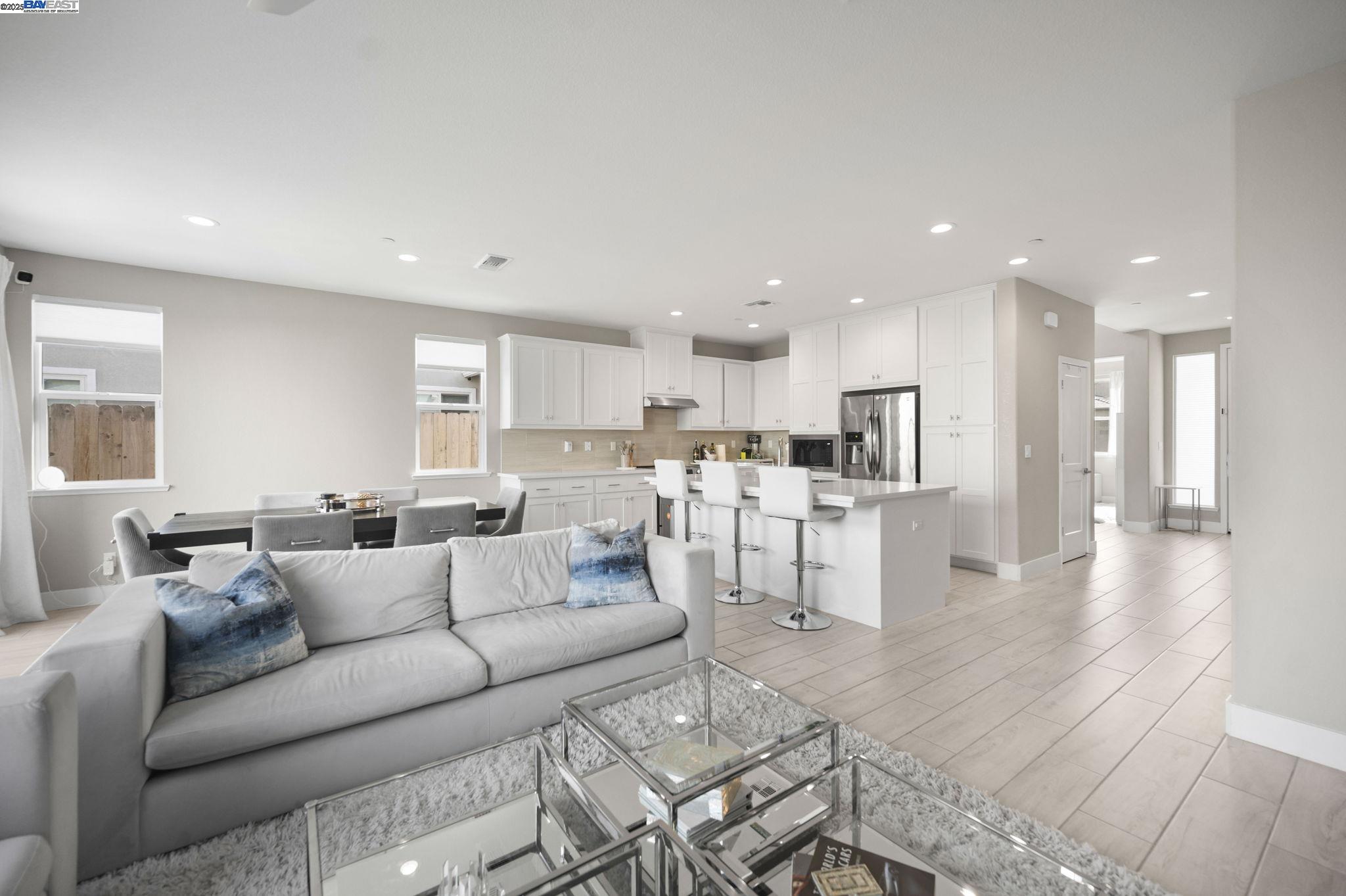 Detail Gallery Image 16 of 40 For 1605 Radiance Ln, Modesto,  CA 95356 - 4 Beds | 2/1 Baths