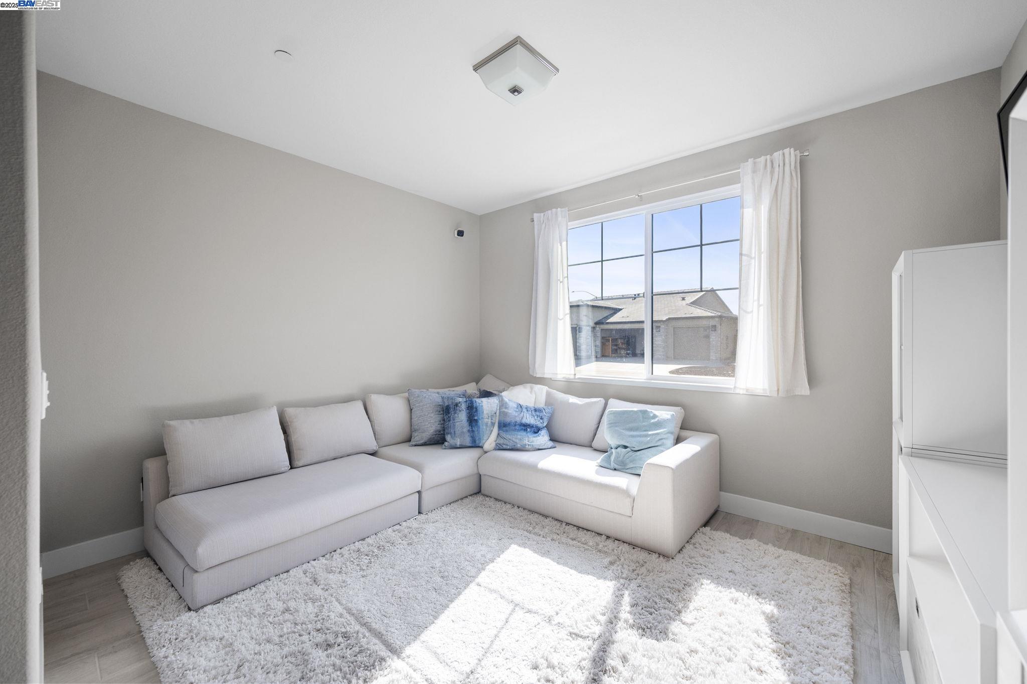 Detail Gallery Image 27 of 40 For 1605 Radiance Ln, Modesto,  CA 95356 - 4 Beds | 2/1 Baths