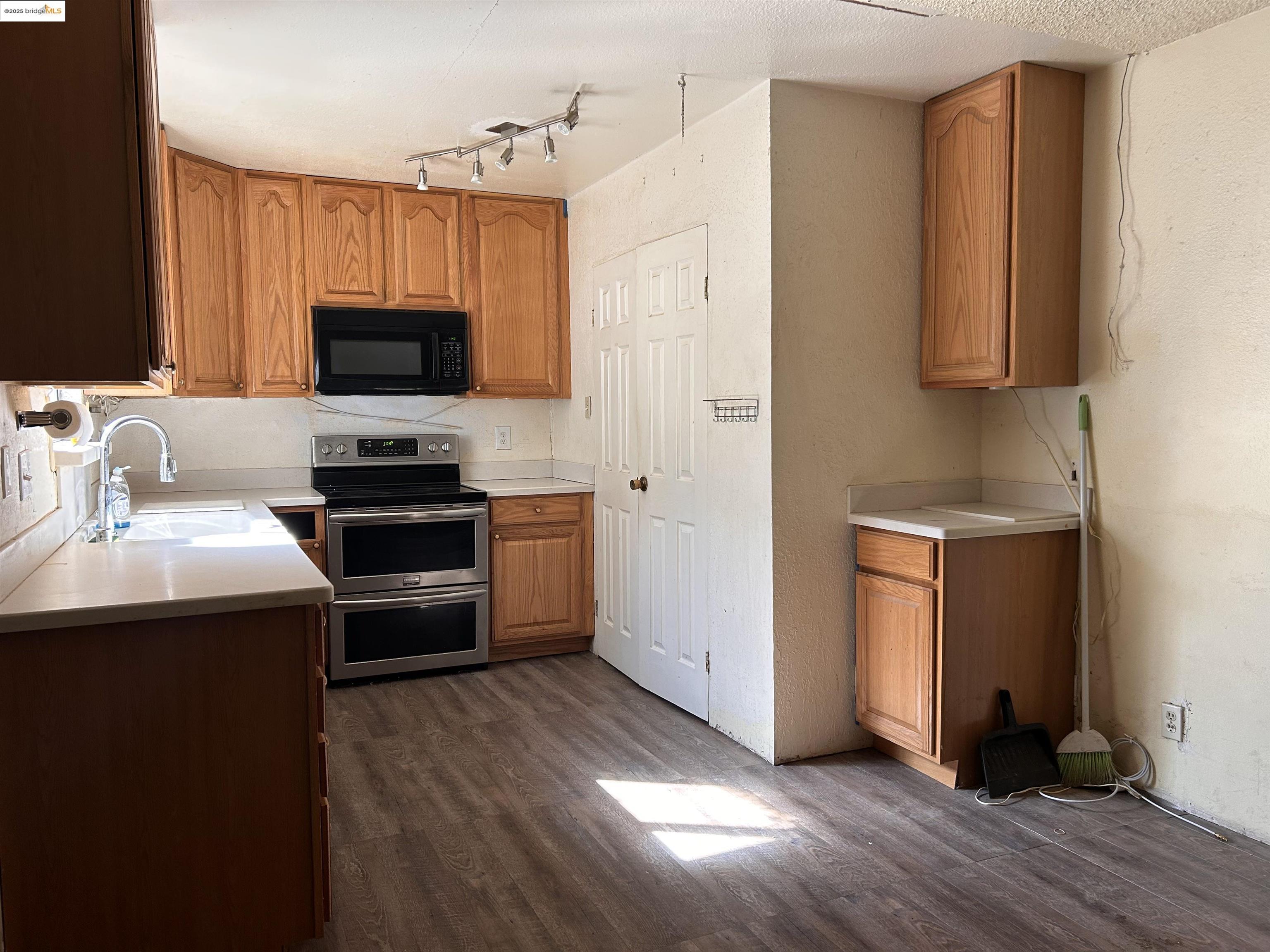 Detail Gallery Image 24 of 56 For 148 Yarmouth Ct, Vacaville,  CA 95687 - 5 Beds | 3 Baths