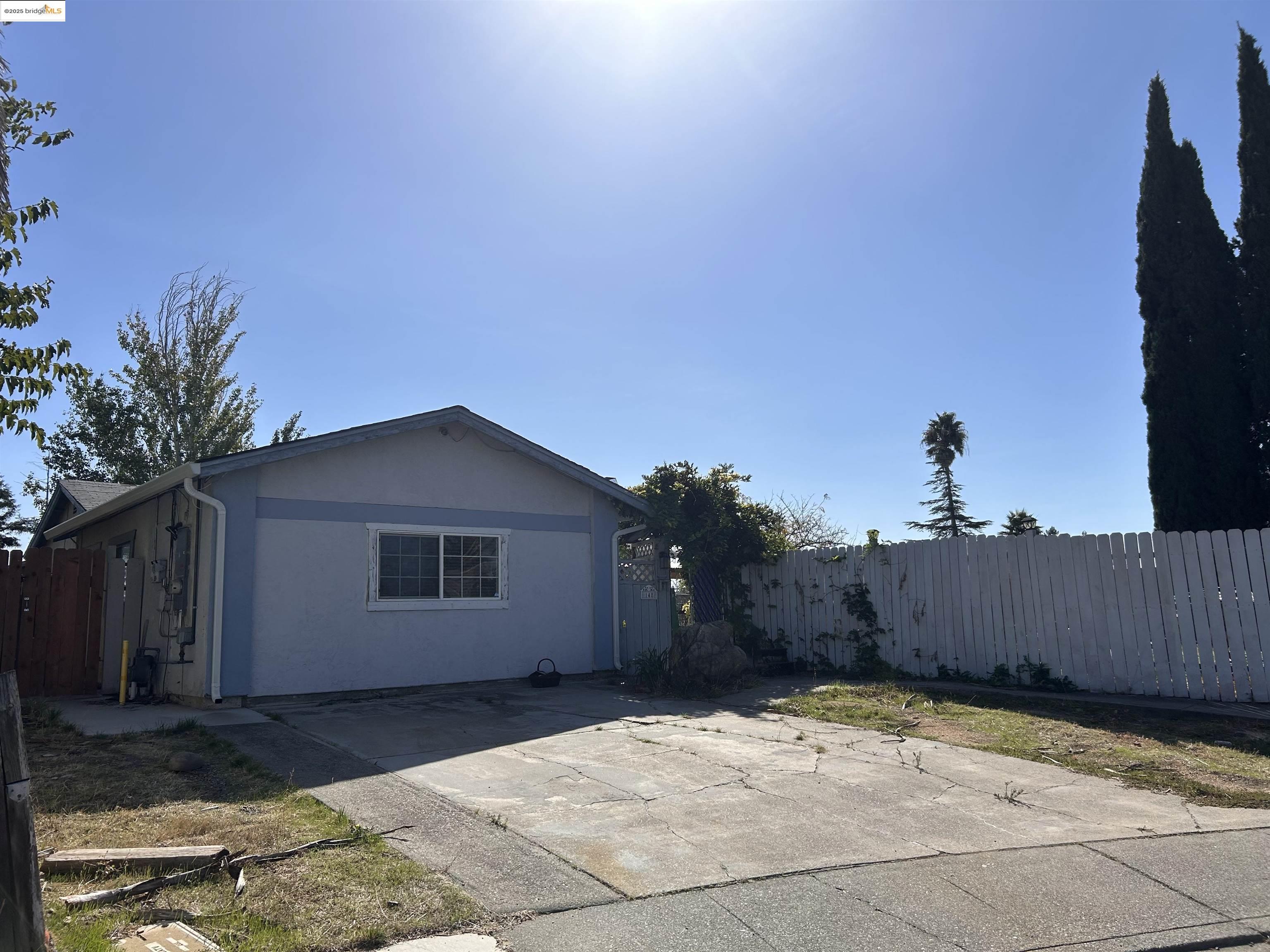 Detail Gallery Image 5 of 56 For 148 Yarmouth Ct, Vacaville,  CA 95687 - 5 Beds | 3 Baths