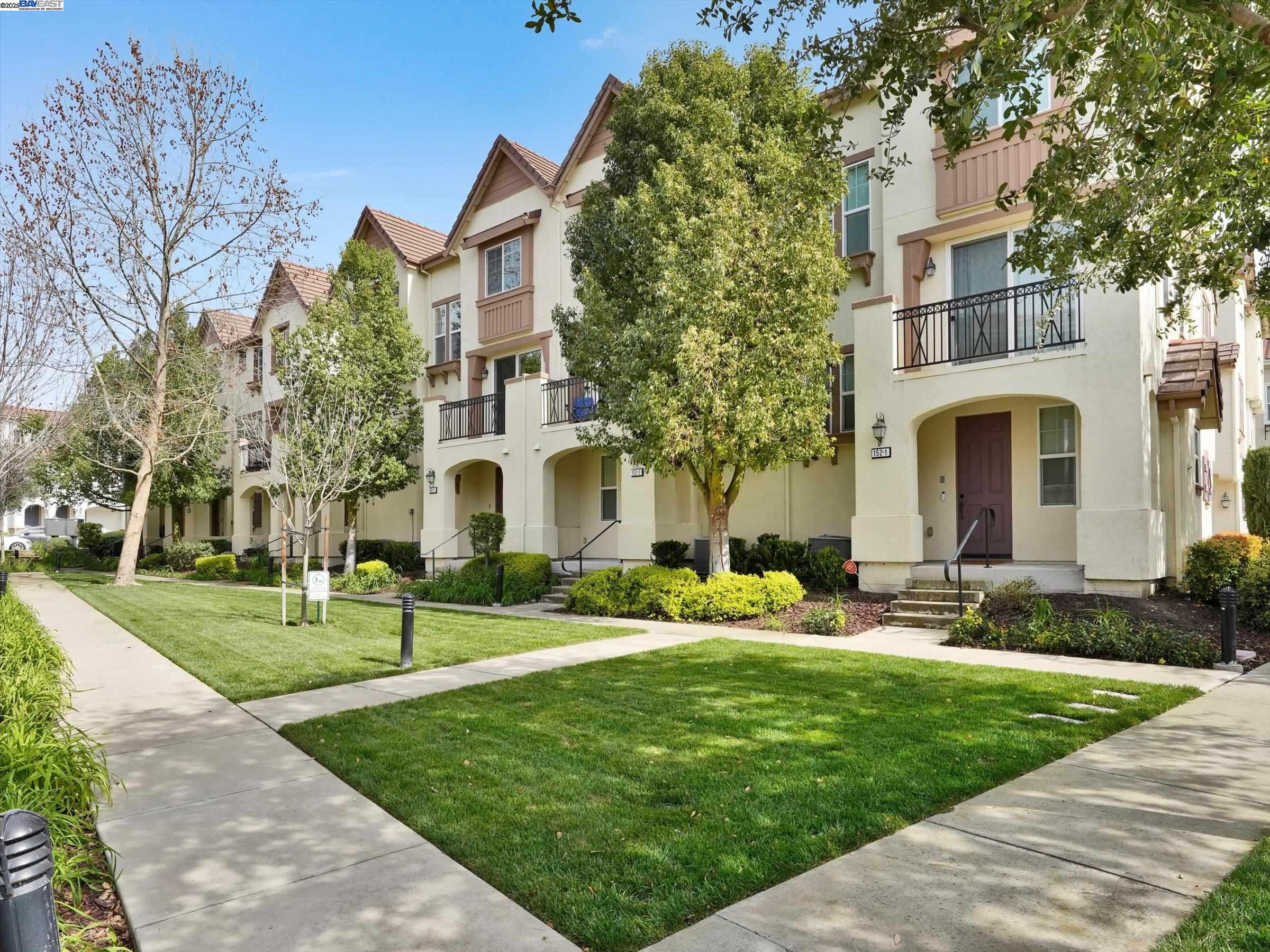 Detail Gallery Image 2 of 45 For 152 Heligan Ln #3,  Livermore,  CA 94551 - 2 Beds | 2/1 Baths