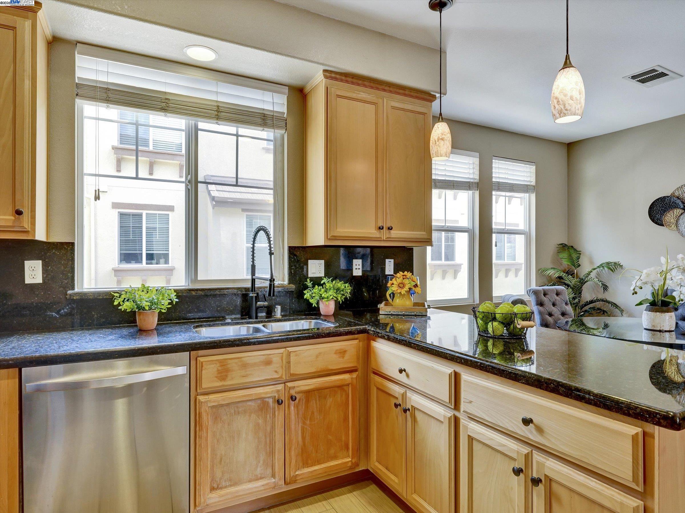 Detail Gallery Image 17 of 45 For 152 Heligan Ln #3,  Livermore,  CA 94551 - 2 Beds | 2/1 Baths