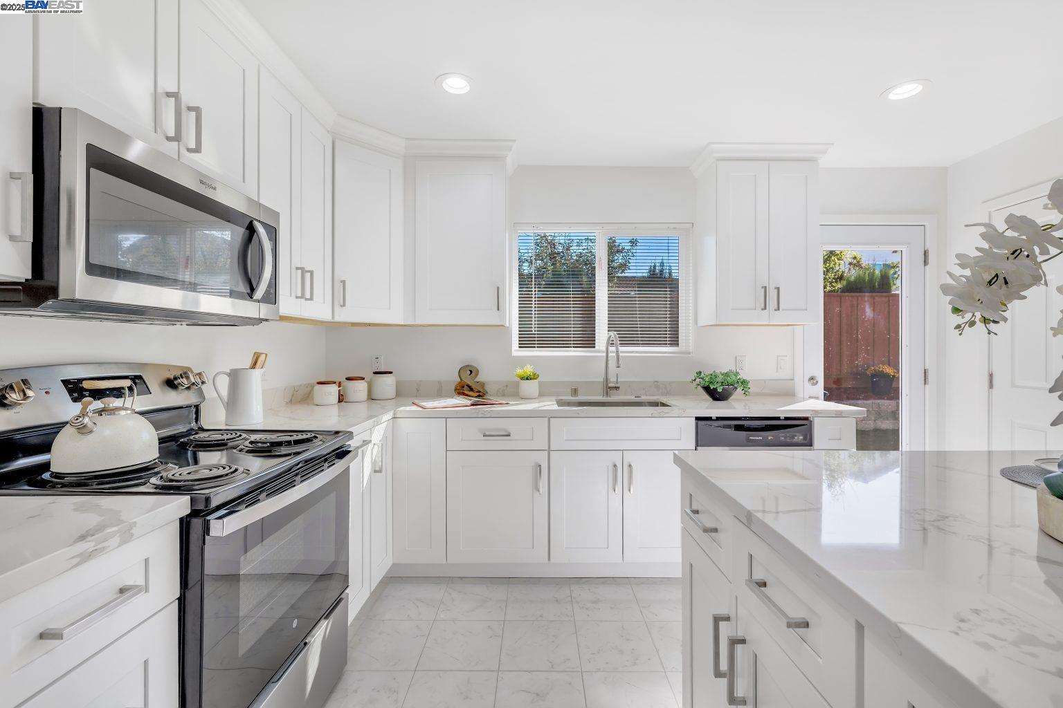 Detail Gallery Image 20 of 45 For 2834 White Acres Dr, San Jose,  CA 95148 - 3 Beds | 3 Baths