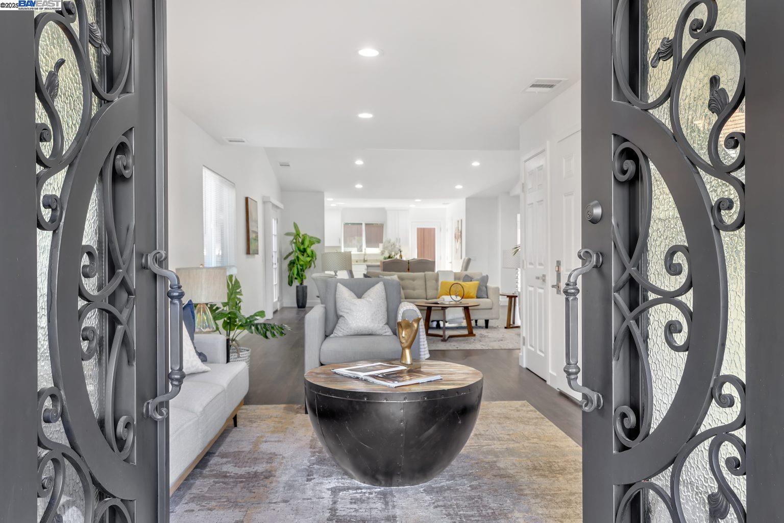 Detail Gallery Image 6 of 45 For 2834 White Acres Dr, San Jose,  CA 95148 - 3 Beds | 3 Baths