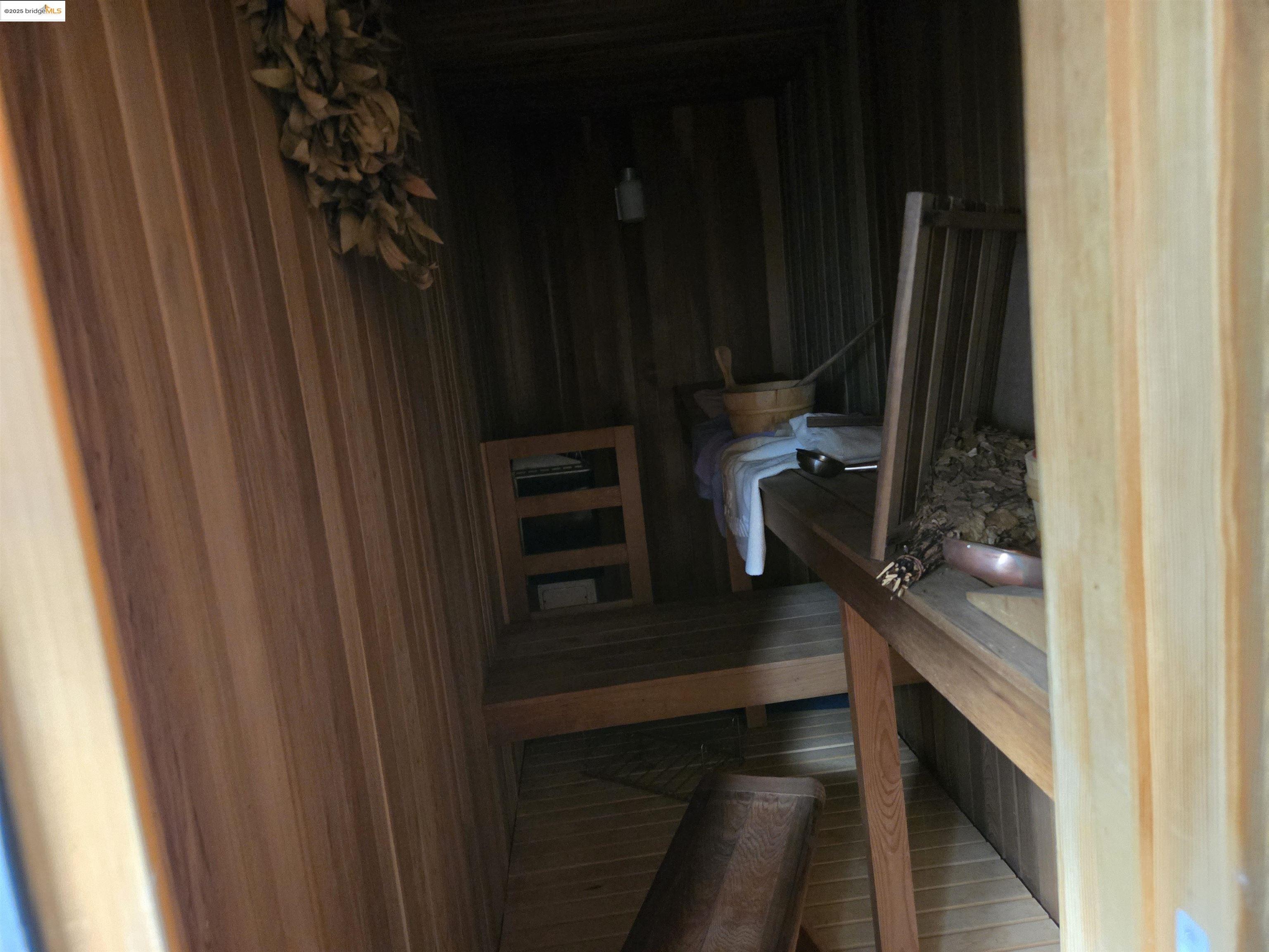 Detail Gallery Image 19 of 20 For 220 Canyon Dr, Portola Valley,  CA 94028 - 4 Beds | 3 Baths