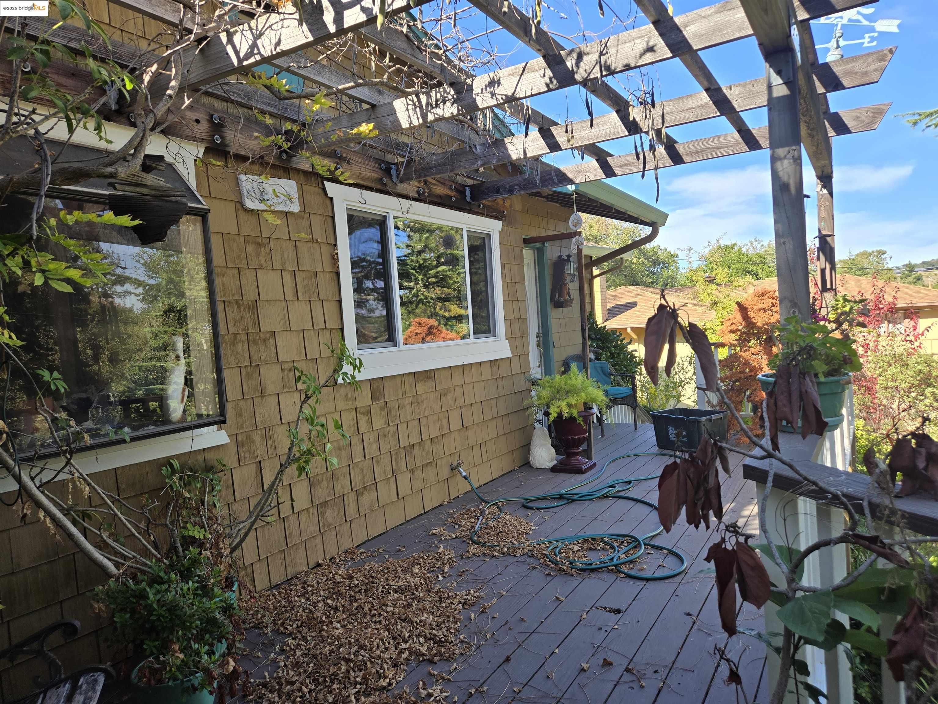 Detail Gallery Image 5 of 20 For 220 Canyon Dr, Portola Valley,  CA 94028 - 4 Beds | 3 Baths