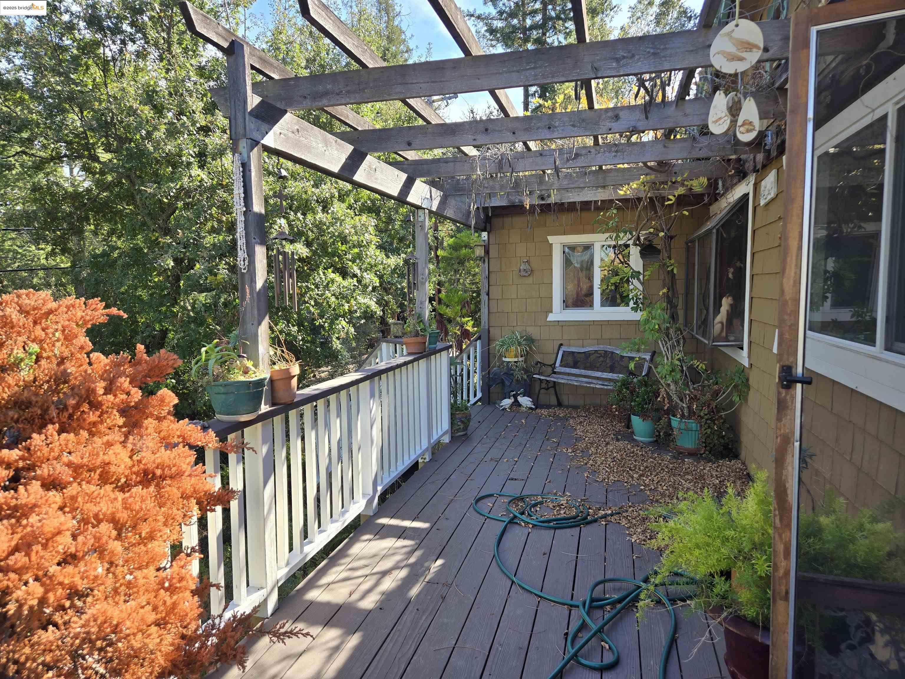 Detail Gallery Image 6 of 20 For 220 Canyon Dr, Portola Valley,  CA 94028 - 4 Beds | 3 Baths