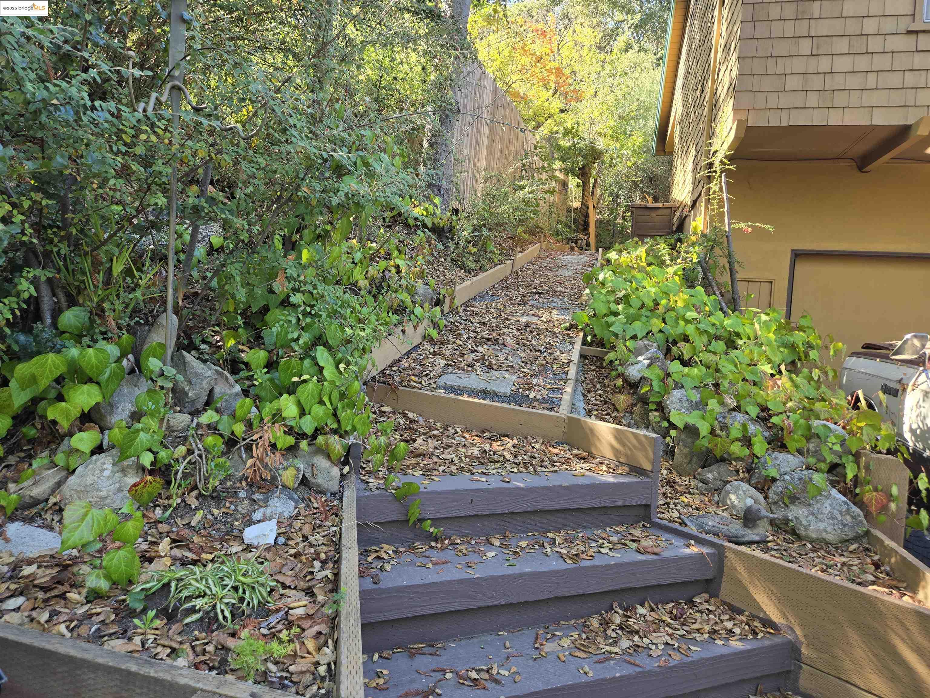 Detail Gallery Image 7 of 20 For 220 Canyon Dr, Portola Valley,  CA 94028 - 4 Beds | 3 Baths