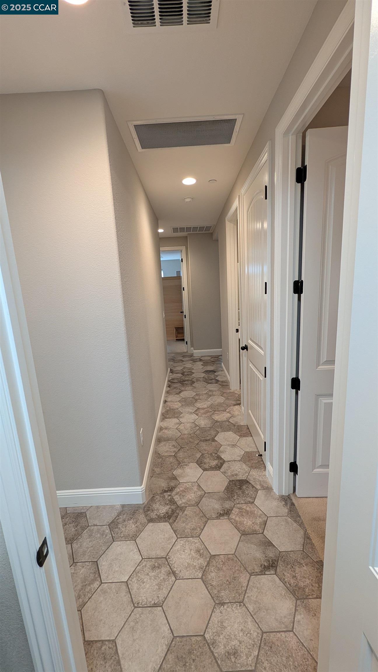 Detail Gallery Image 20 of 27 For 1813 Holsteiner Dr, Fairfield,  CA 94534 - 4 Beds | 3 Baths