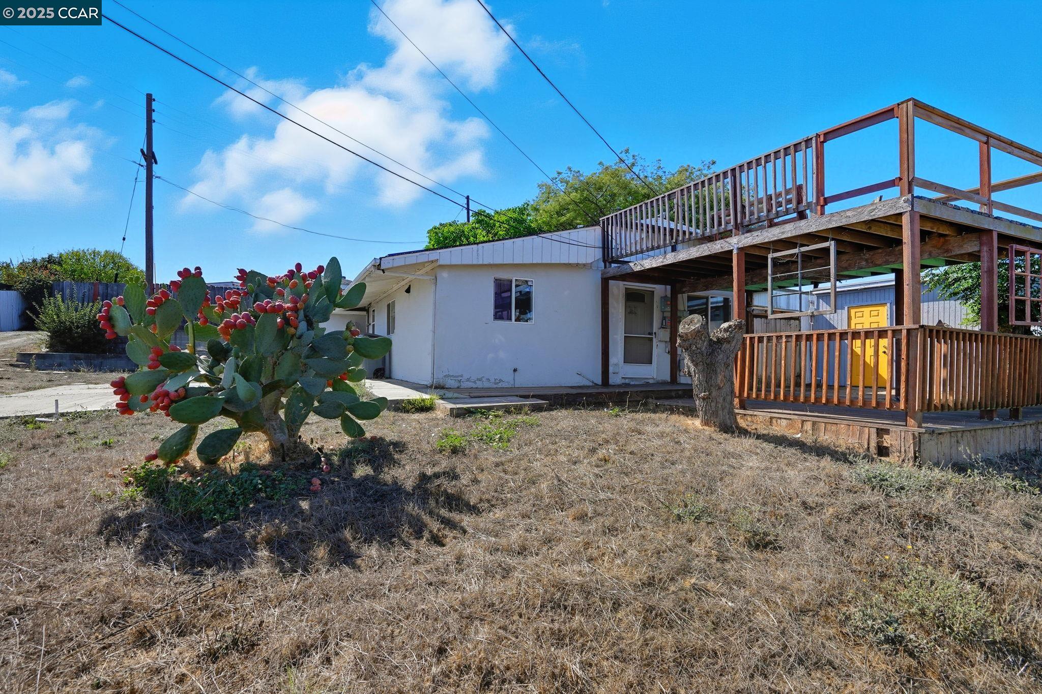 Detail Gallery Image 2 of 25 For 1207 1/2 Warren Ave, Vallejo,  CA 94591 - 2 Beds | 2 Baths