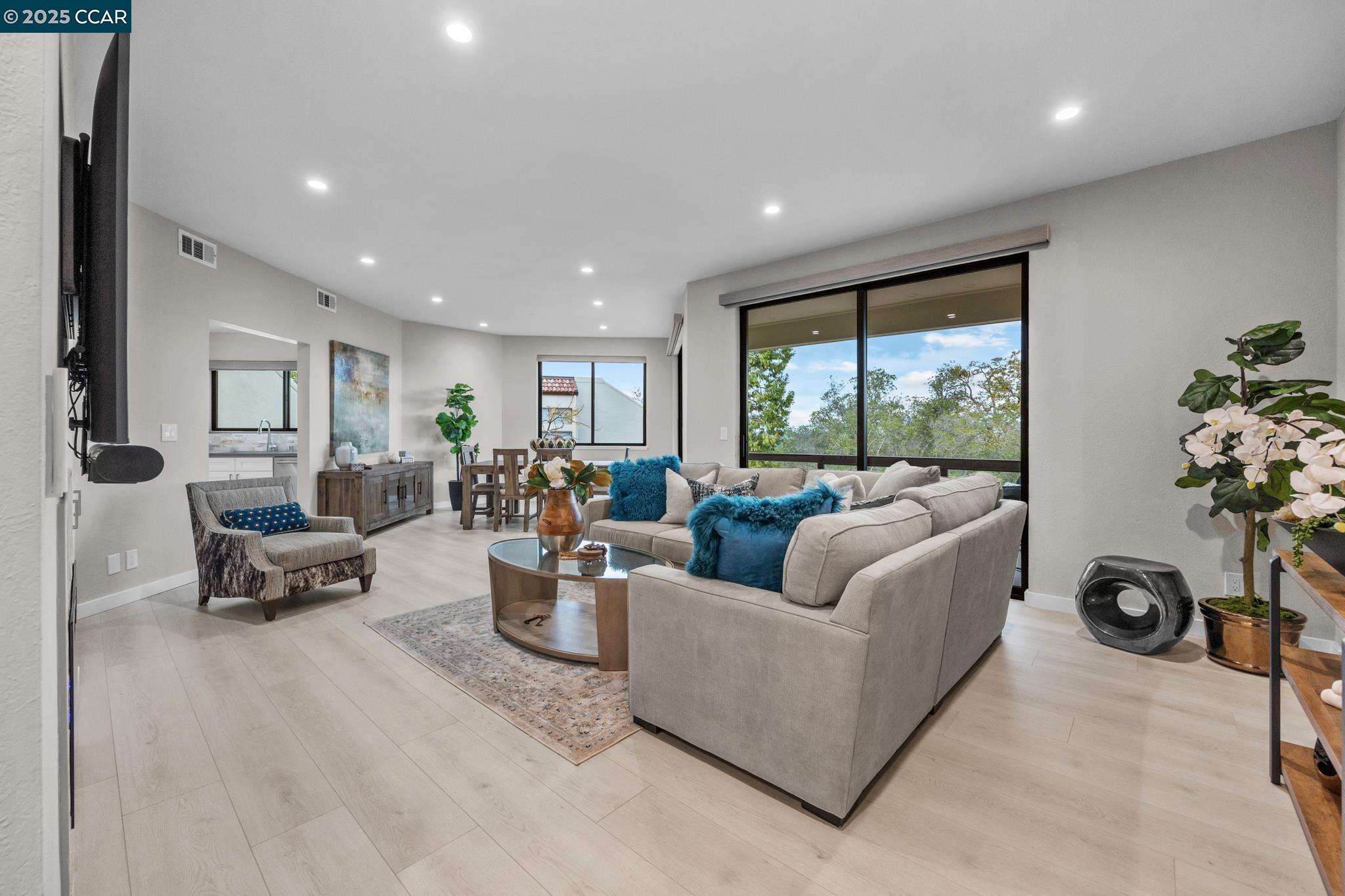 Front Image Thumbnail for CC41115985