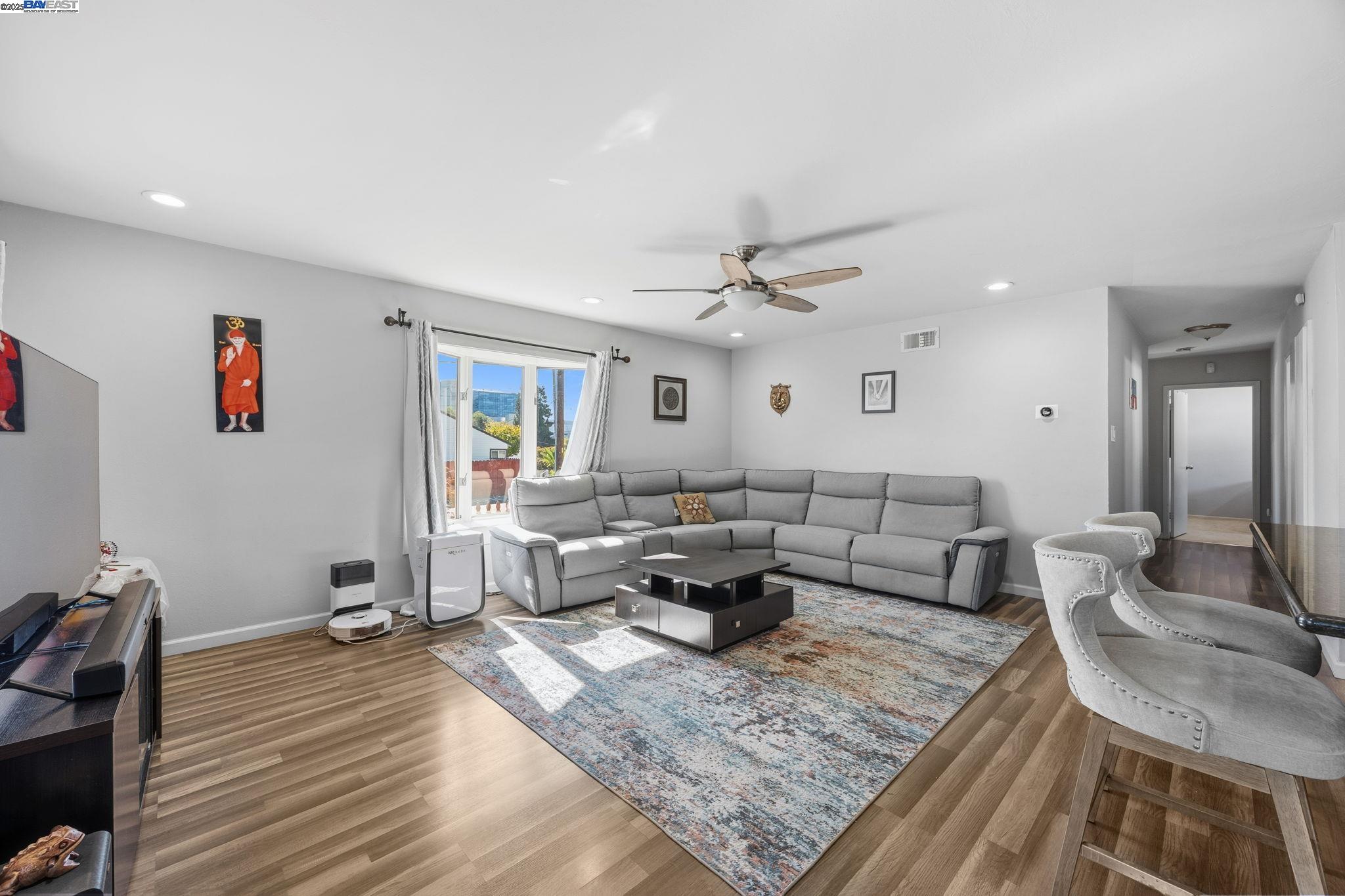 Detail Gallery Image 11 of 41 For 19695 Bernal St, Castro Valley,  CA 94546-3341 - 4 Beds | 2 Baths