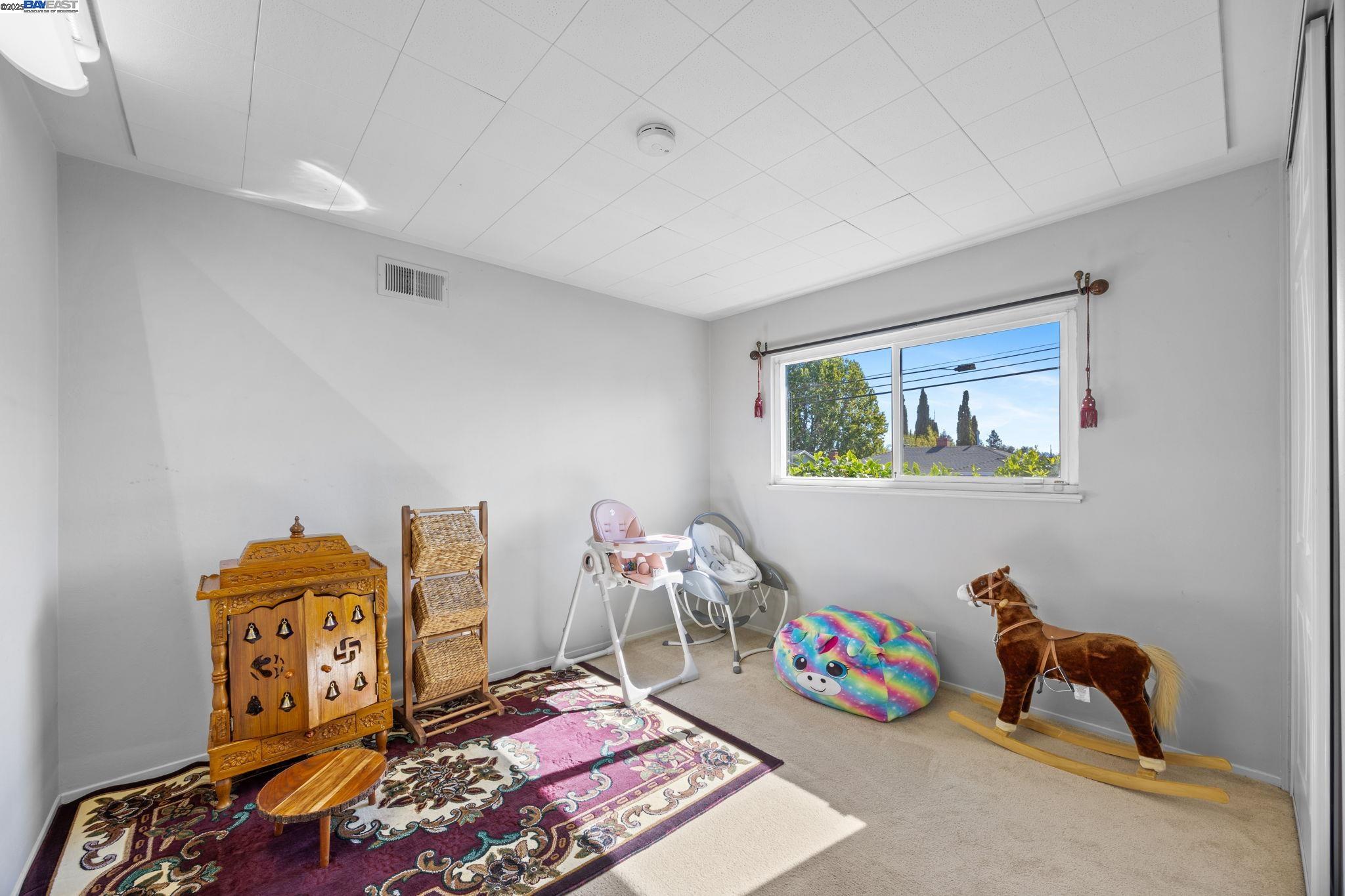 Detail Gallery Image 22 of 41 For 19695 Bernal St, Castro Valley,  CA 94546-3341 - 4 Beds | 2 Baths