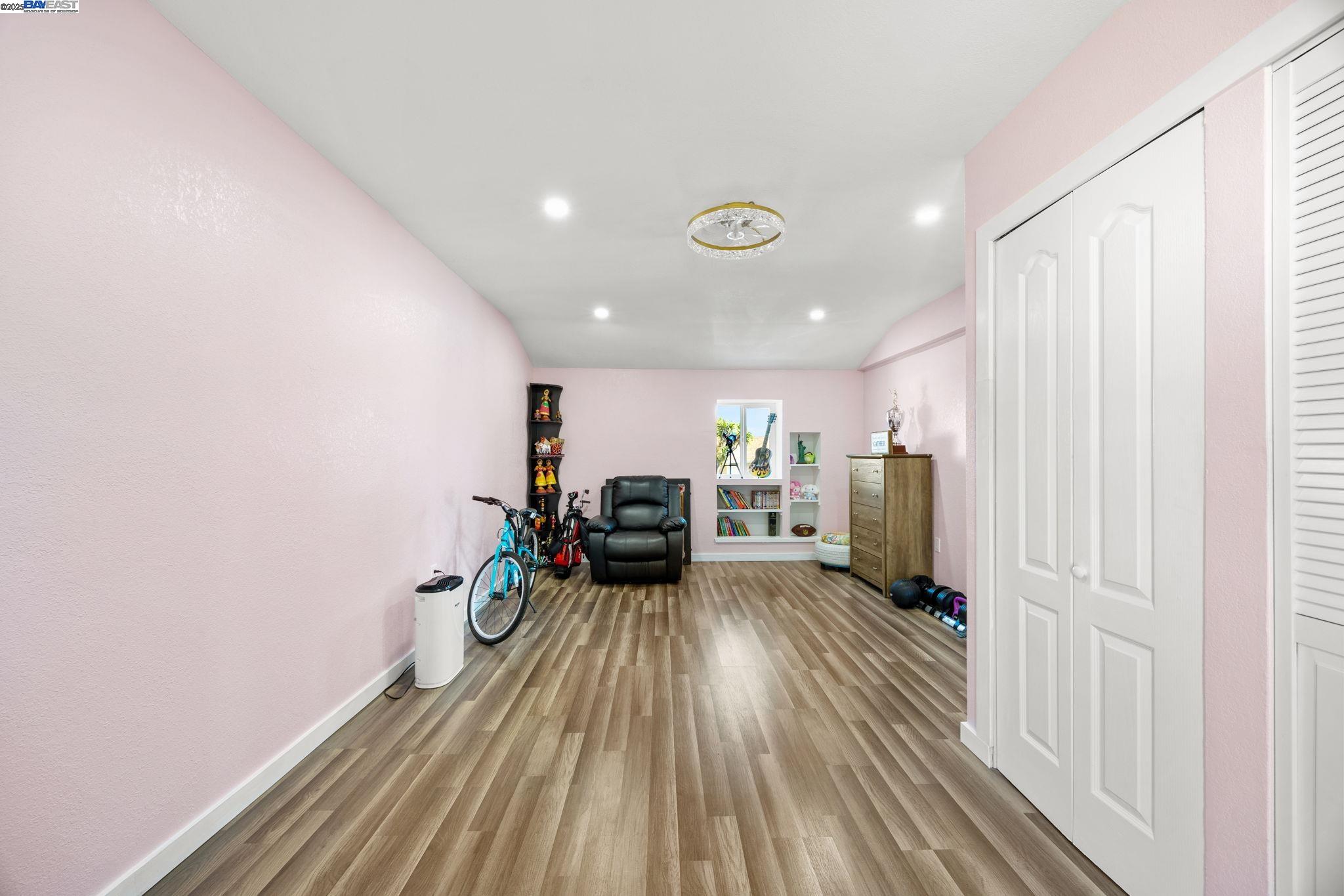 Detail Gallery Image 27 of 41 For 19695 Bernal St, Castro Valley,  CA 94546-3341 - 4 Beds | 2 Baths