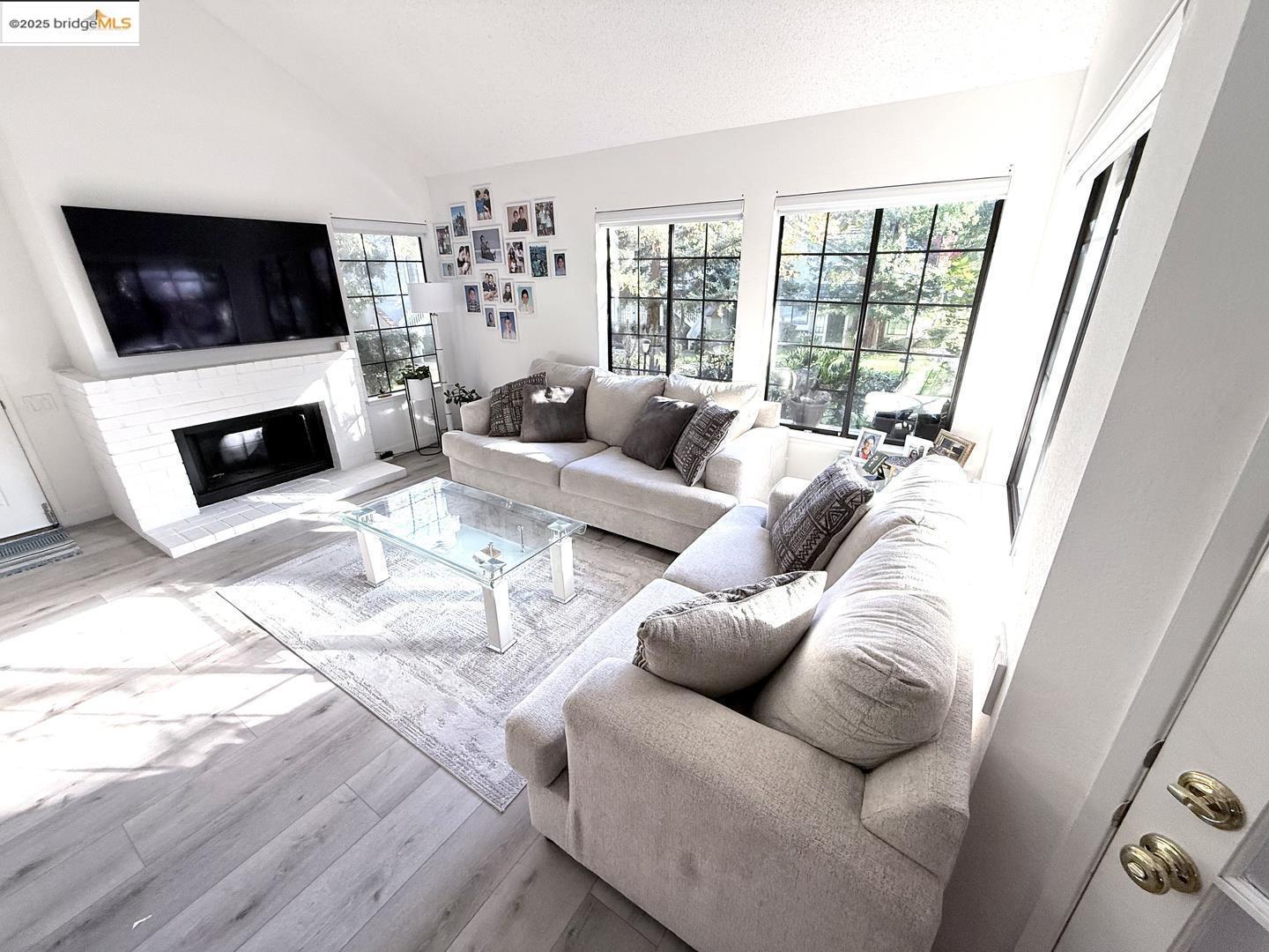 Detail Gallery Image 7 of 52 For 2561 Yerba Bank Ct, San Jose,  CA 95121 - 3 Beds | 2 Baths