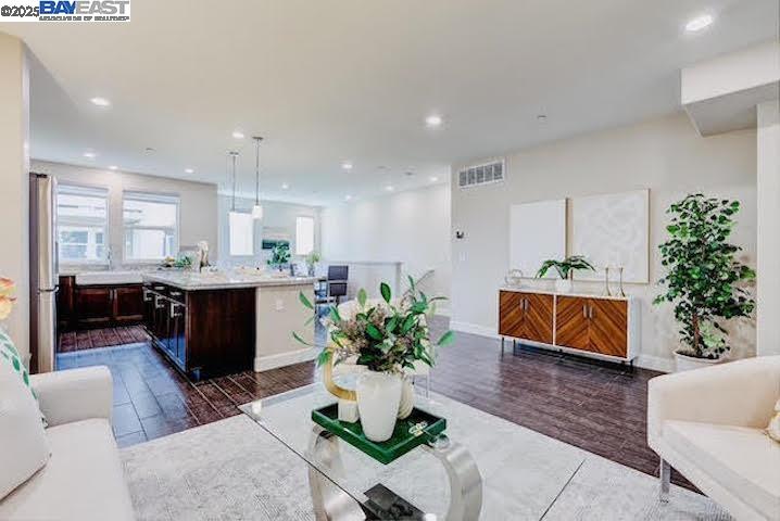 Detail Gallery Image 1 of 46 For 1652 Solari Pl, San Jose,  CA 95131 - 2 Beds | 2 Baths