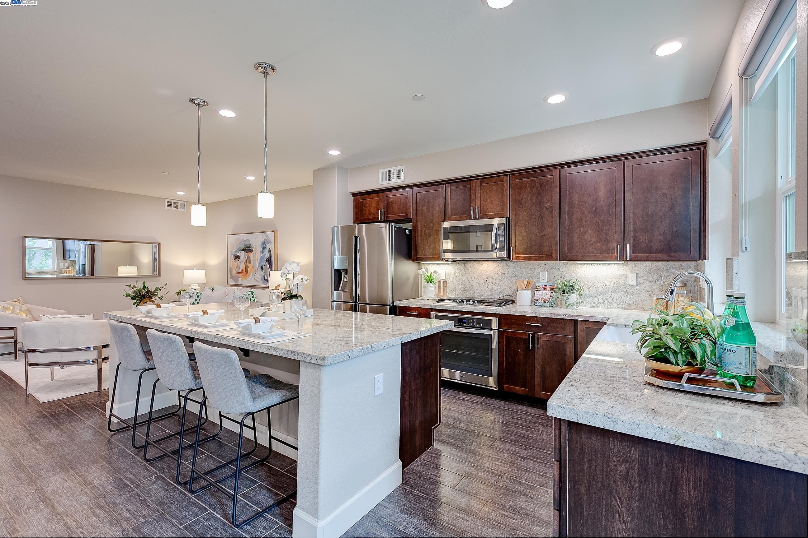 Detail Gallery Image 3 of 46 For 1652 Solari Pl, San Jose,  CA 95131 - 2 Beds | 2 Baths