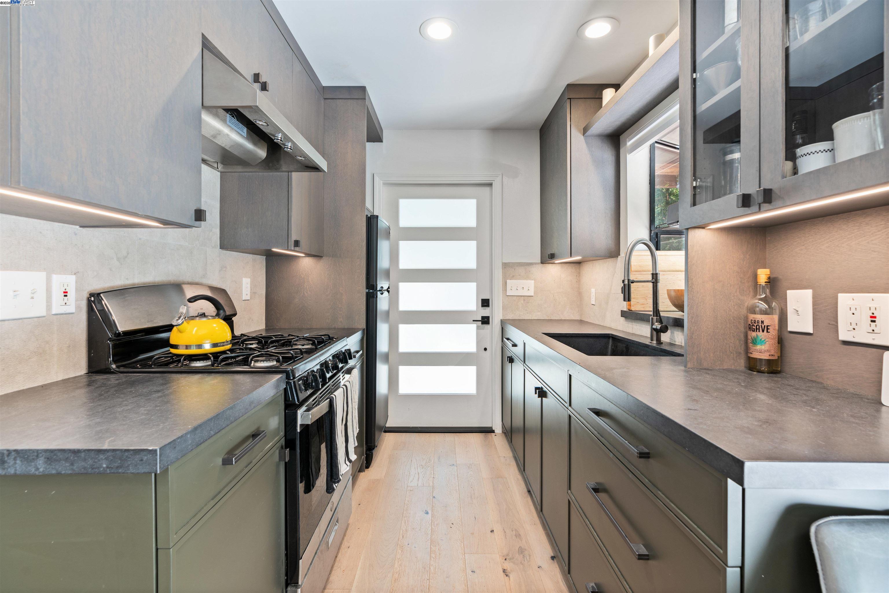 Detail Gallery Image 9 of 49 For 2305 Bear Canyon Rd, Los Gatos,  CA 95033 - 3 Beds | 2 Baths