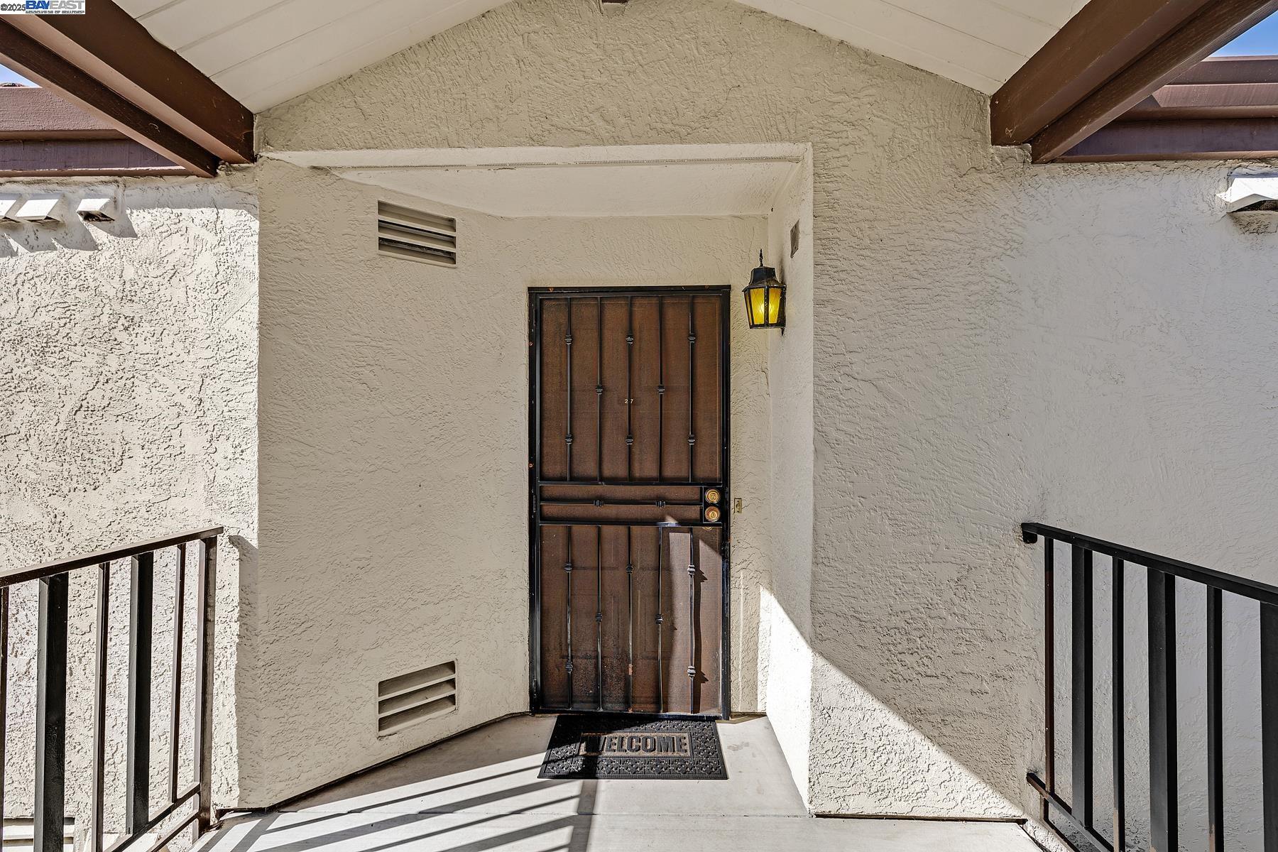 Detail Gallery Image 2 of 24 For 21117 Gary Dr #217,  Hayward,  CA 94546 - 2 Beds | 1/1 Baths