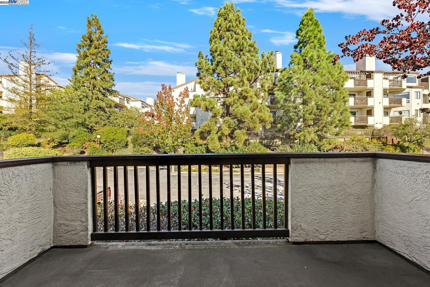 Detail Gallery Image 11 of 24 For 21117 Gary Dr #217,  Hayward,  CA 94546 - 2 Beds | 1/1 Baths