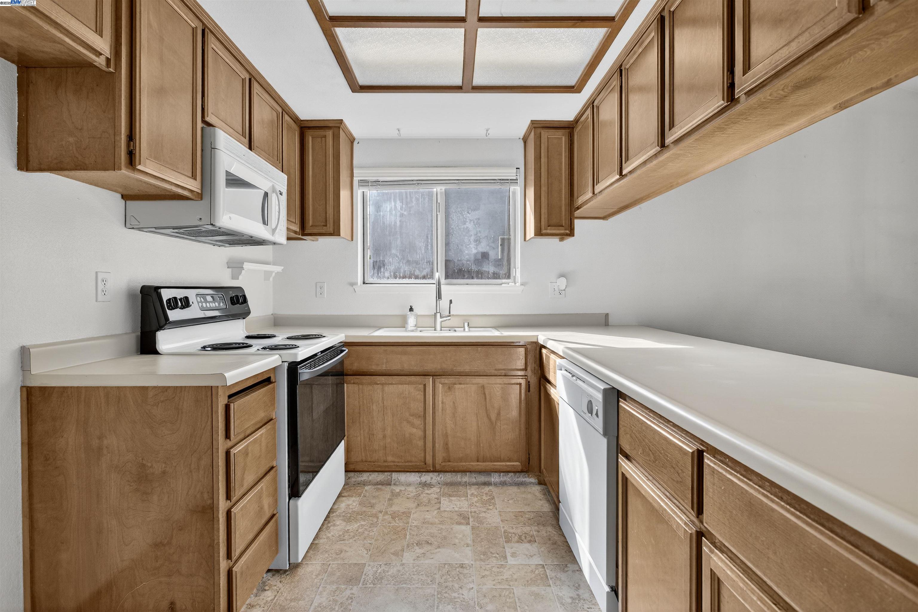 Detail Gallery Image 12 of 29 For 1421 July Ct, Modesto,  CA 95358 - 3 Beds | 2 Baths