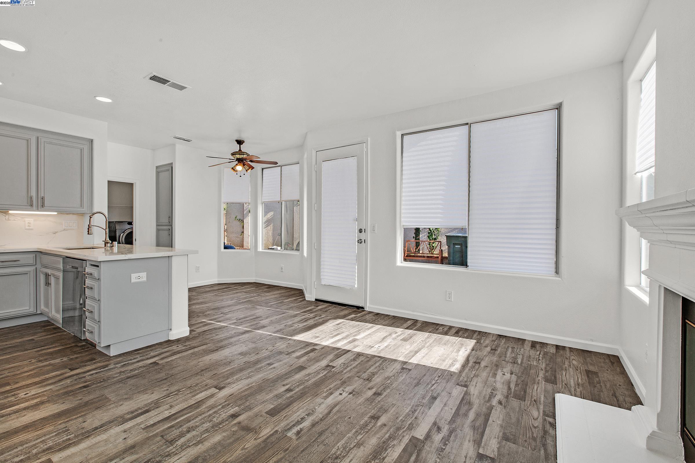 Detail Gallery Image 6 of 32 For 1145 Camellia Ct, San Leandro,  CA 94577 - 4 Beds | 2/1 Baths