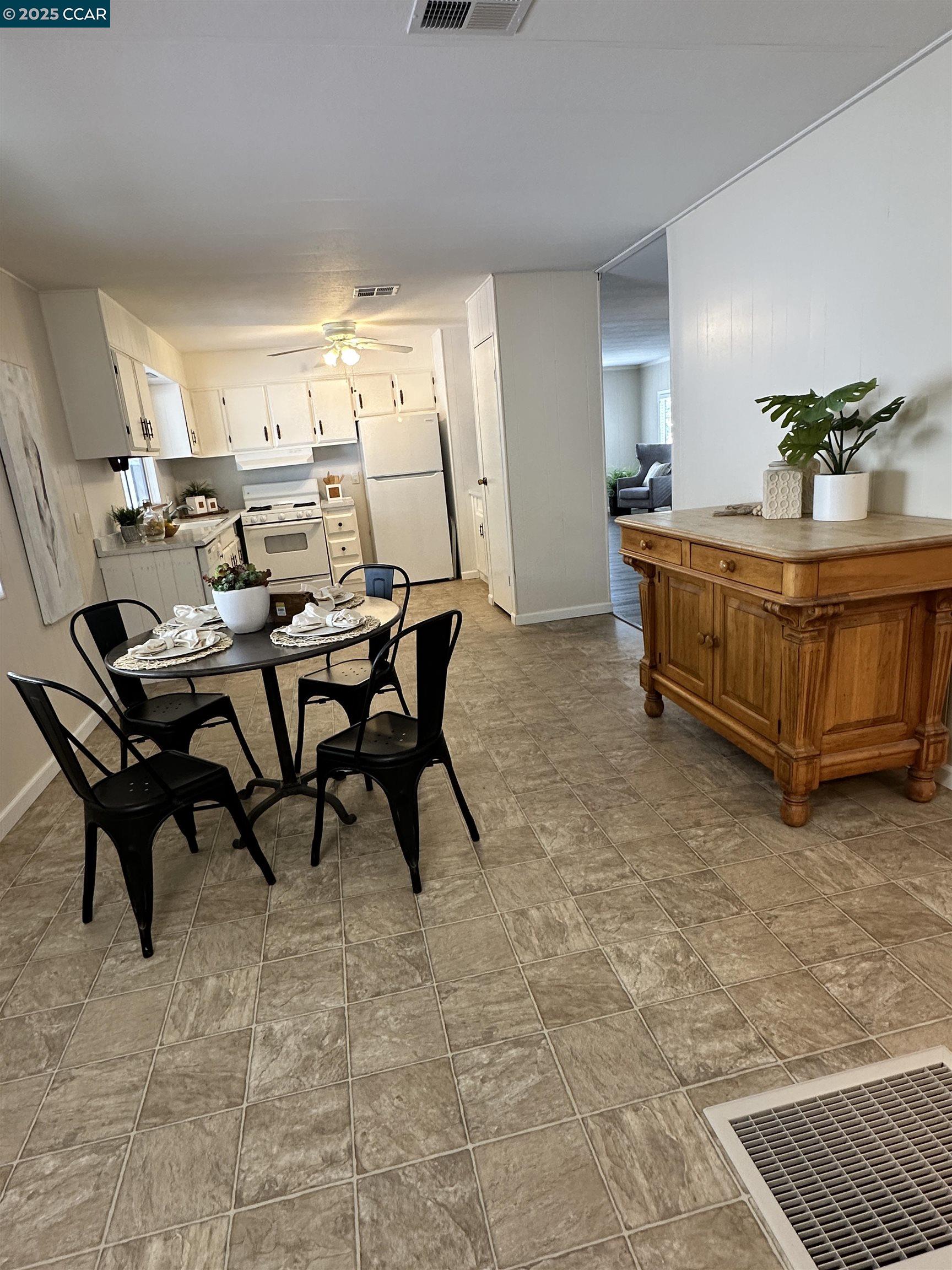 Detail Gallery Image 10 of 35 For 134 Banyon Drive, Pittsburg,  CA 94565 - 2 Beds | 2 Baths