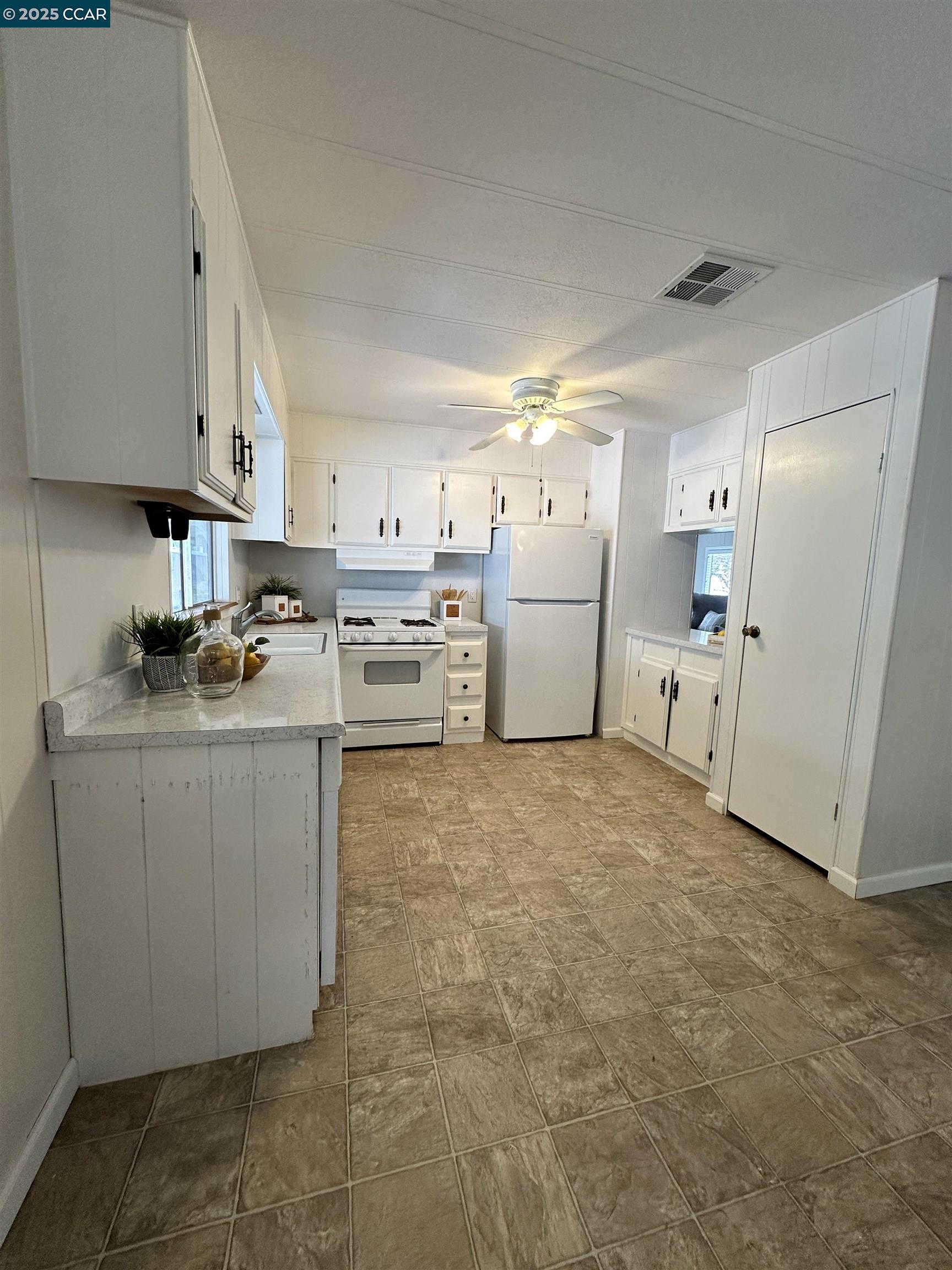 Detail Gallery Image 12 of 35 For 134 Banyon Drive, Pittsburg,  CA 94565 - 2 Beds | 2 Baths