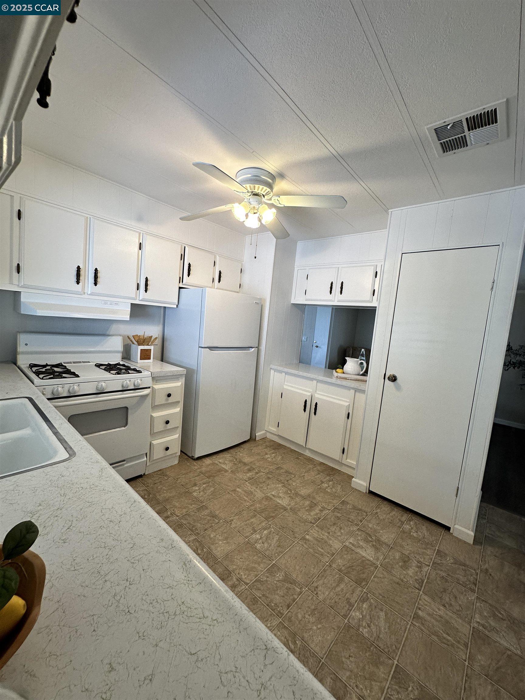 Detail Gallery Image 13 of 35 For 134 Banyon Drive, Pittsburg,  CA 94565 - 2 Beds | 2 Baths