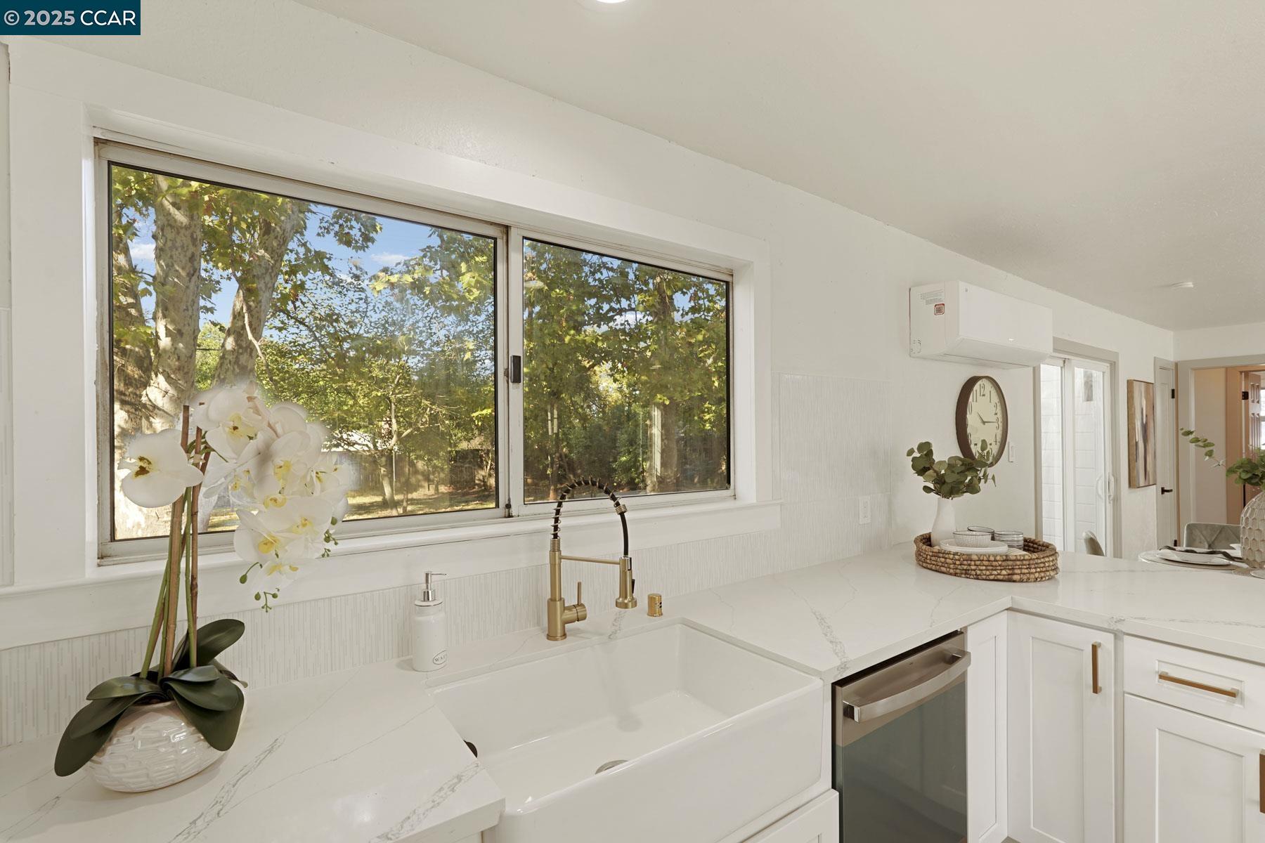 Detail Gallery Image 9 of 24 For 5329 Rockwell Road, North Highlands,  CA 95660 - 2 Beds | 1 Baths