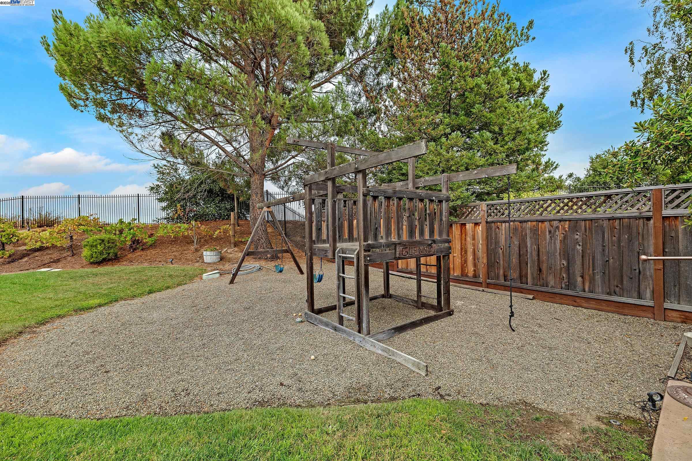 Detail Gallery Image 20 of 34 For 488 Montori Ct, Pleasanton,  CA 94566 - 4 Beds | 3 Baths