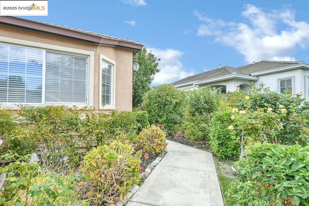 Detail Gallery Image 2 of 28 For 716 Turnberry Terrace, Rio Vista,  CA 94571-2124 - 2 Beds | 2 Baths