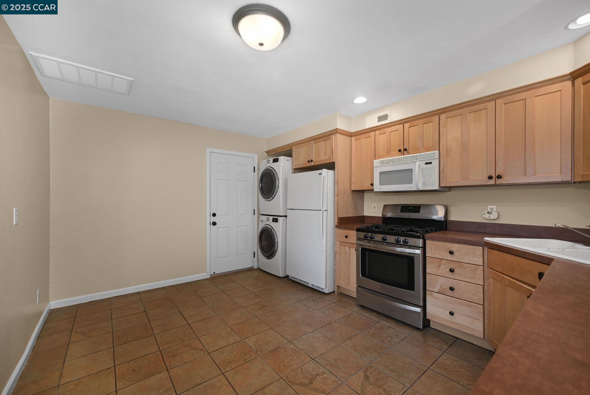 Detail Gallery Image 7 of 25 For 1337 Cape Cod Way, Concord,  CA 94521 - 4 Beds | 2 Baths