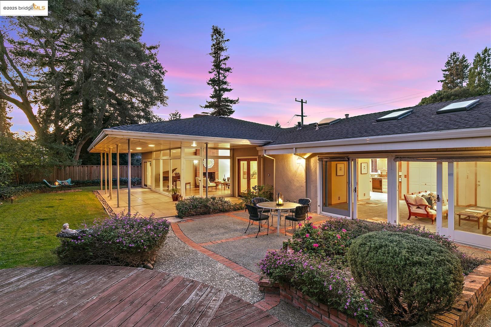 Detail Gallery Image 2 of 54 For 1615 Daniels Dr, San Leandro,  CA 94577 - 3 Beds | 3 Baths