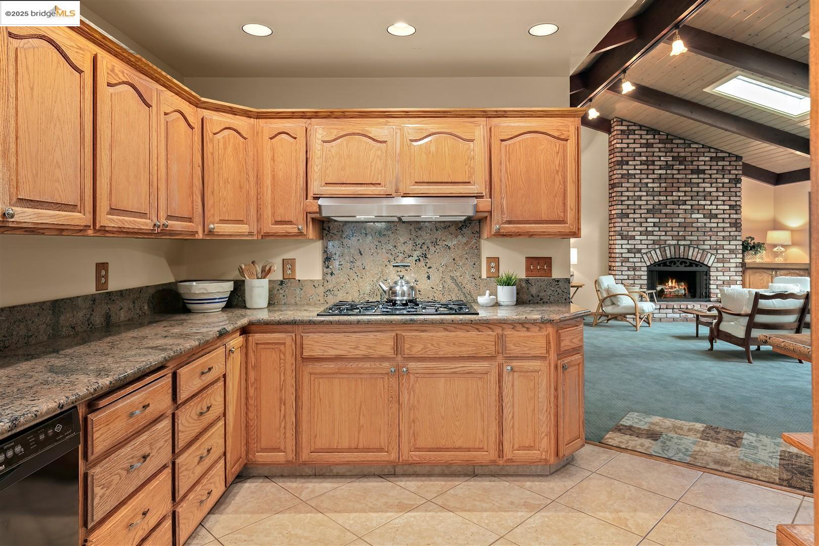 Detail Gallery Image 17 of 54 For 1615 Daniels Dr, San Leandro,  CA 94577 - 3 Beds | 3 Baths