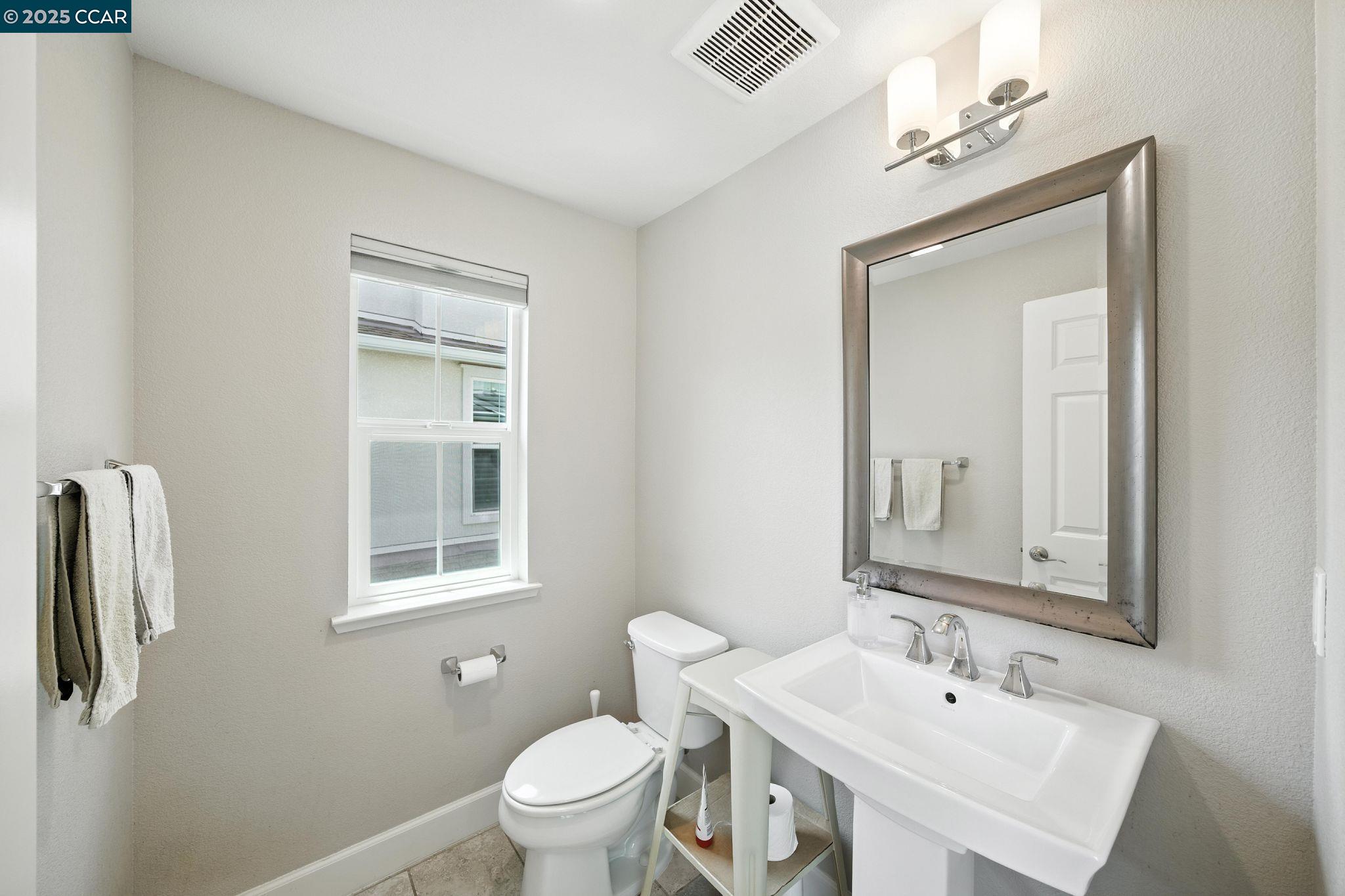 Detail Gallery Image 25 of 47 For 3988 Windsor Way, Dublin,  CA 94568 - 4 Beds | 3/1 Baths