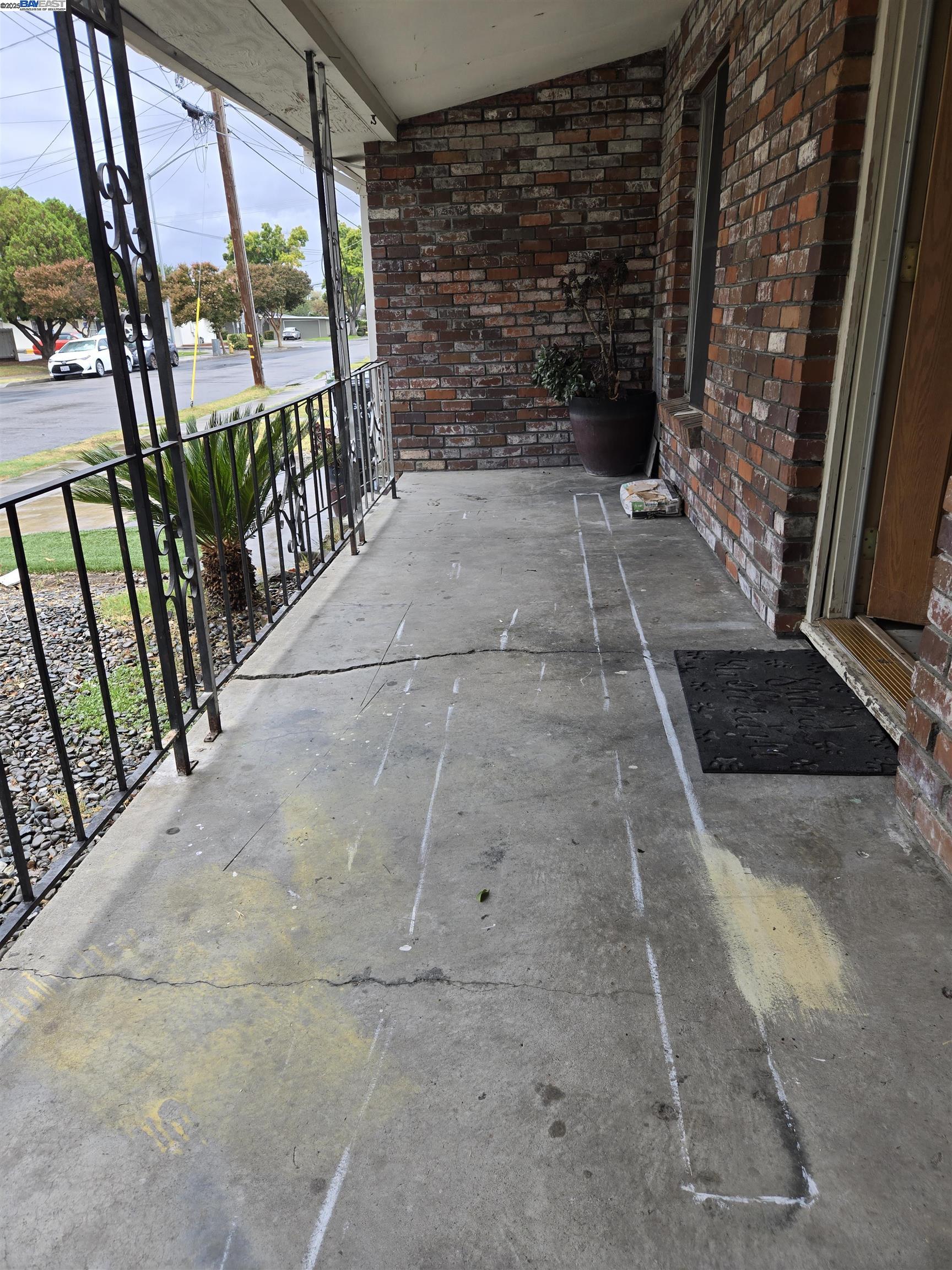 Detail Gallery Image 2 of 23 For 535 W Carlton Way, Tracy,  CA 95376 - 3 Beds | 2 Baths