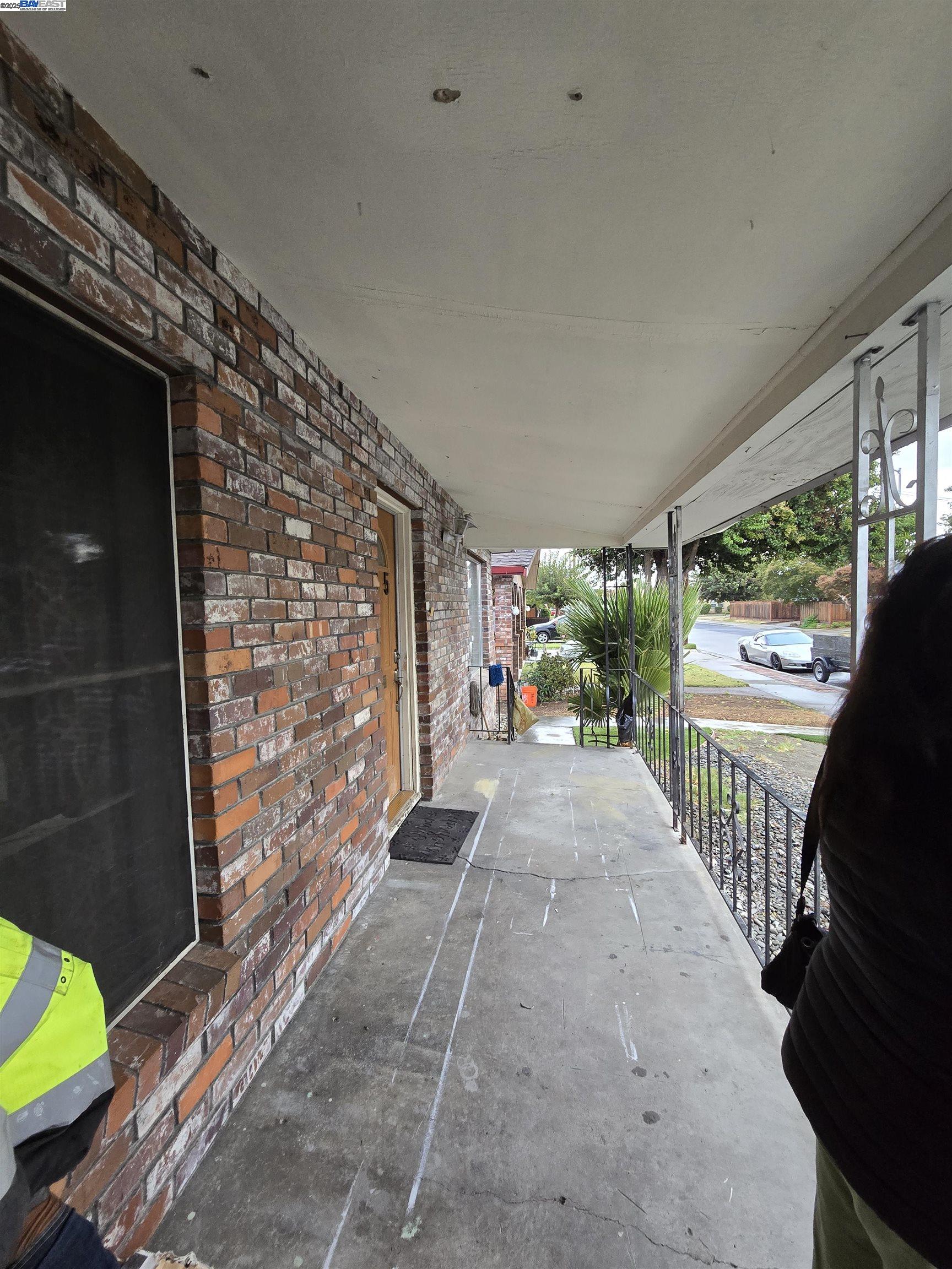 Detail Gallery Image 3 of 23 For 535 W Carlton Way, Tracy,  CA 95376 - 3 Beds | 2 Baths