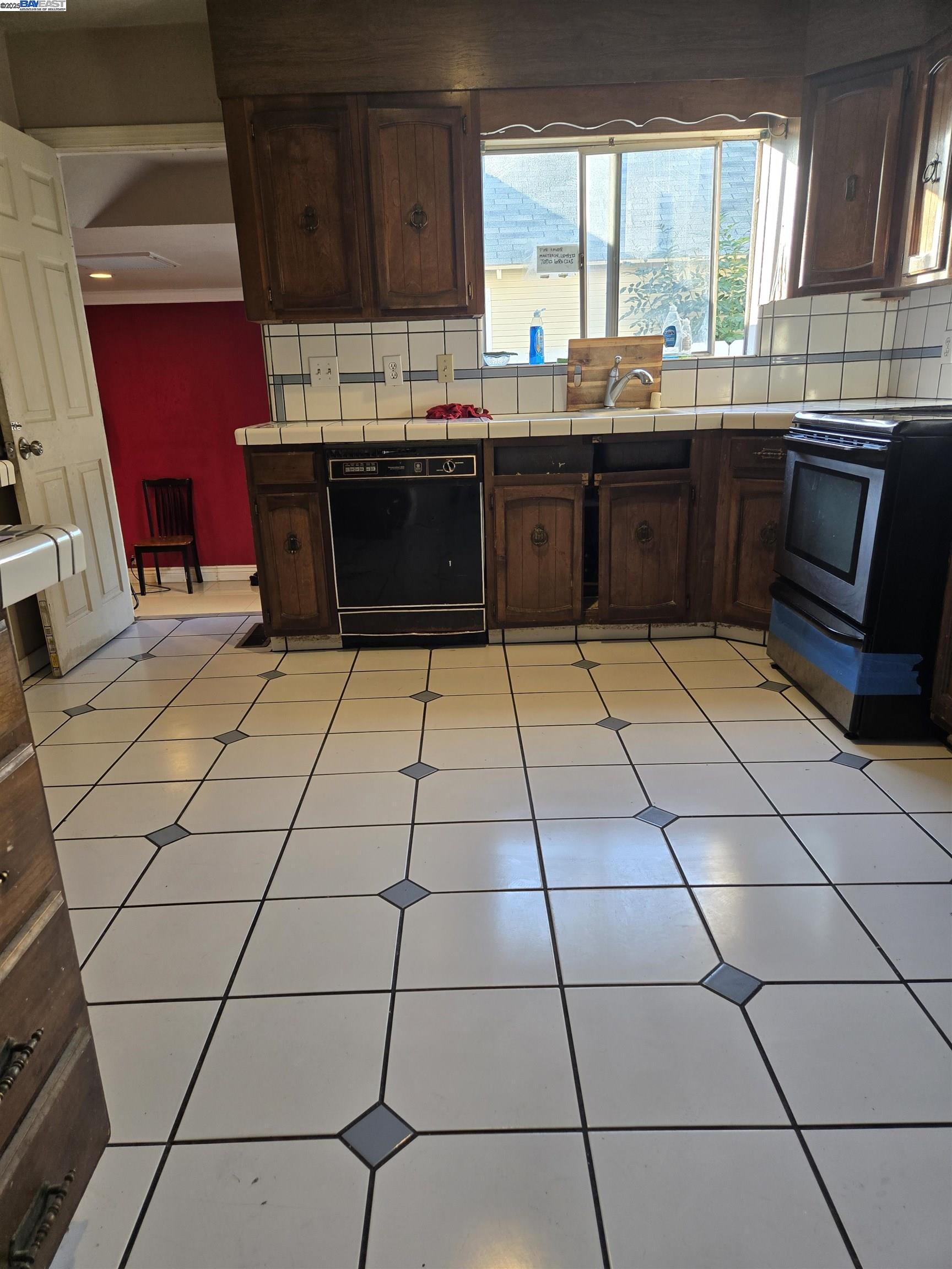 Detail Gallery Image 6 of 23 For 535 W Carlton Way, Tracy,  CA 95376 - 3 Beds | 2 Baths