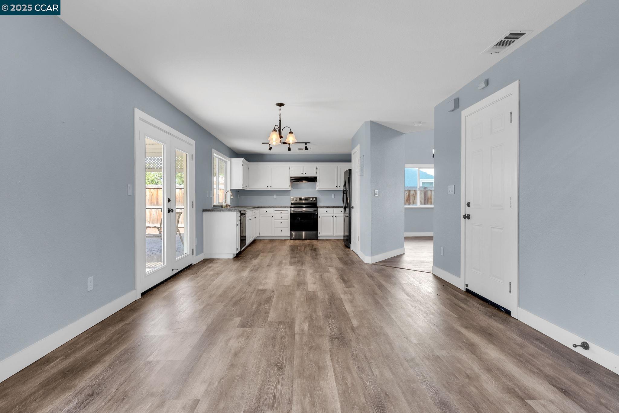 Detail Gallery Image 7 of 39 For 4093 S Anchor Ct, Discovery Bay,  CA 94505 - 4 Beds | 2/1 Baths