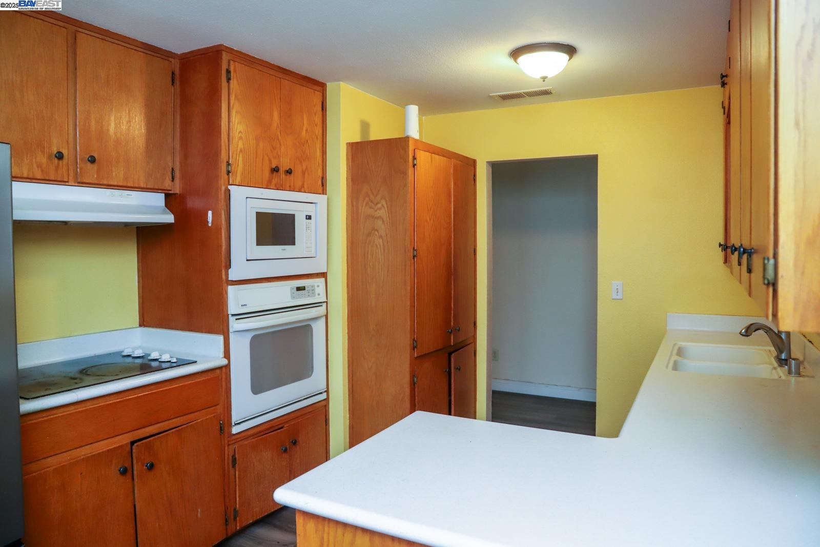 Detail Gallery Image 14 of 23 For 4295 N Archie Avenue, Fresno,  CA 93726 - 3 Beds | 2 Baths