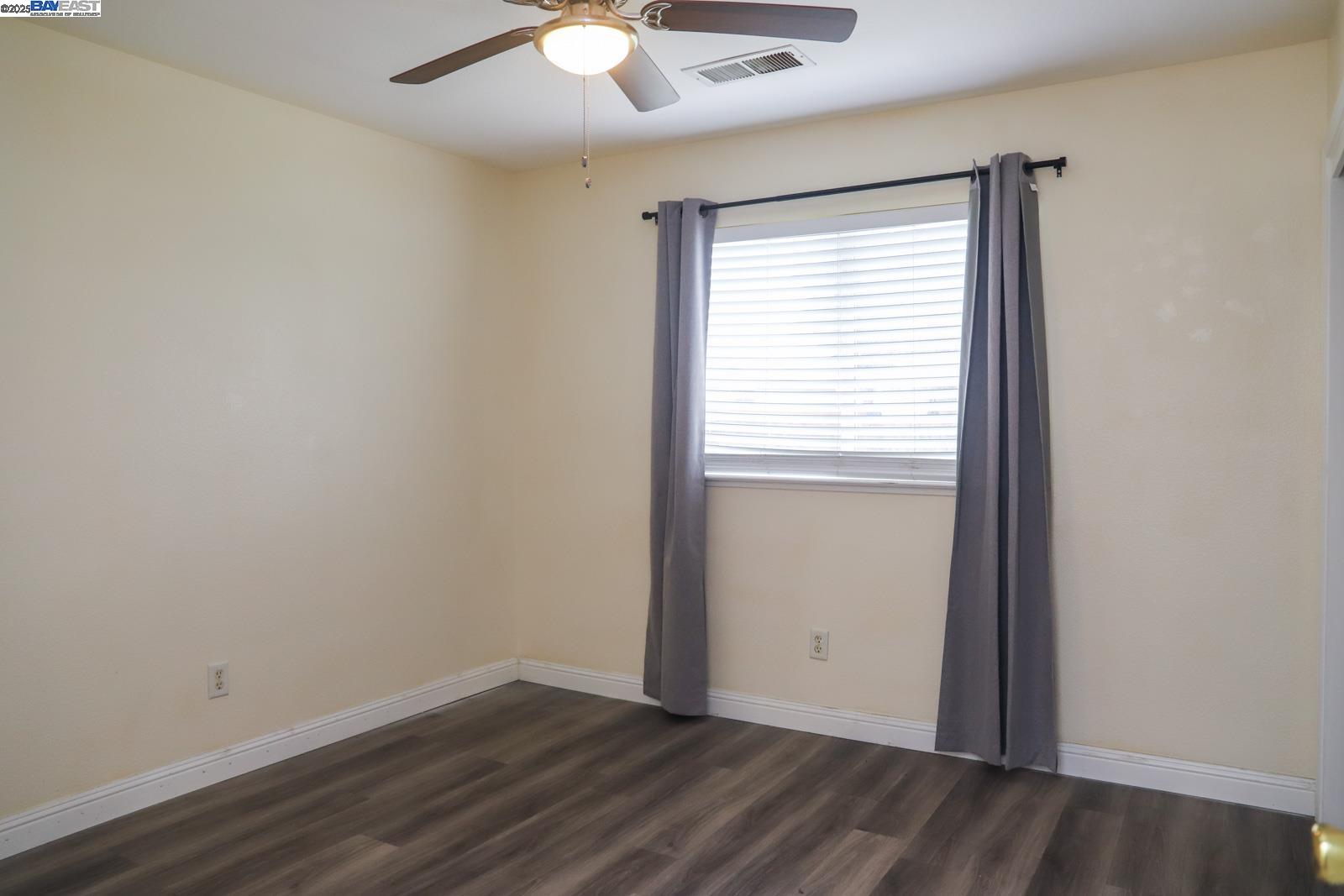 Detail Gallery Image 5 of 23 For 4295 N Archie Avenue, Fresno,  CA 93726 - 3 Beds | 2 Baths