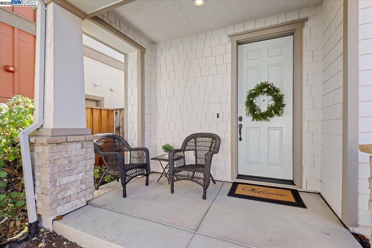 Detail Gallery Image 2 of 28 For 2105 Malbec Cmn, Livermore,  CA 94550 - 3 Beds | 2/1 Baths