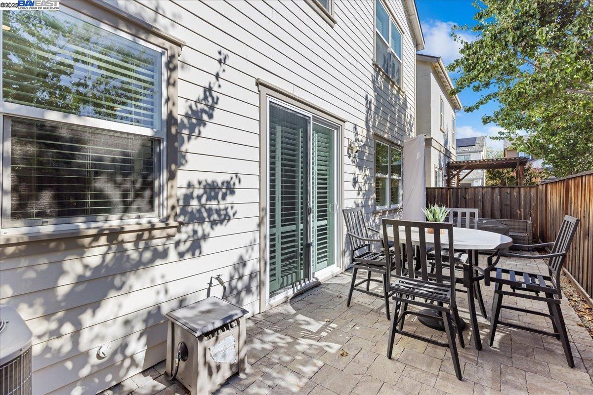 Detail Gallery Image 21 of 28 For 2105 Malbec Cmn, Livermore,  CA 94550 - 3 Beds | 2/1 Baths