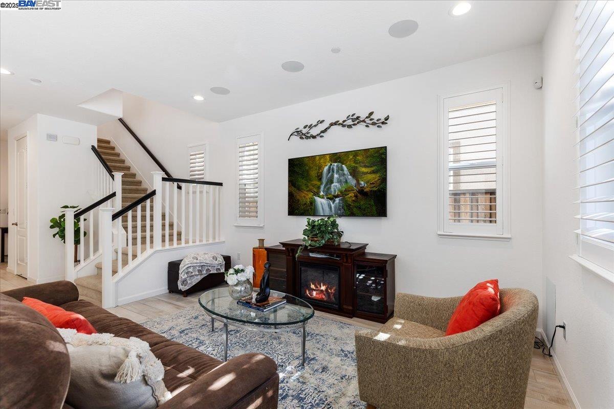 Detail Gallery Image 4 of 28 For 2105 Malbec Cmn, Livermore,  CA 94550 - 3 Beds | 2/1 Baths