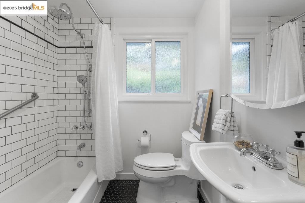 Detail Gallery Image 29 of 60 For 2400 Mira Vista Drive, El Cerrito,  CA 94530 - 3 Beds | 2 Baths