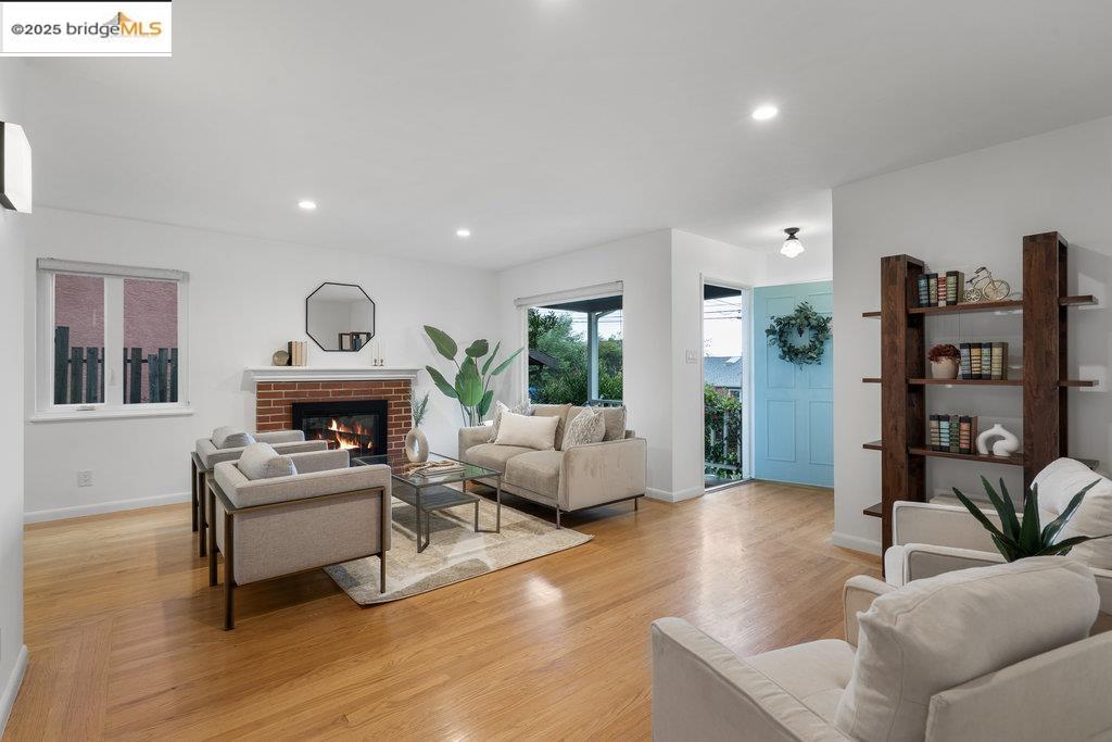 Detail Gallery Image 5 of 60 For 2400 Mira Vista Drive, El Cerrito,  CA 94530 - 3 Beds | 2 Baths